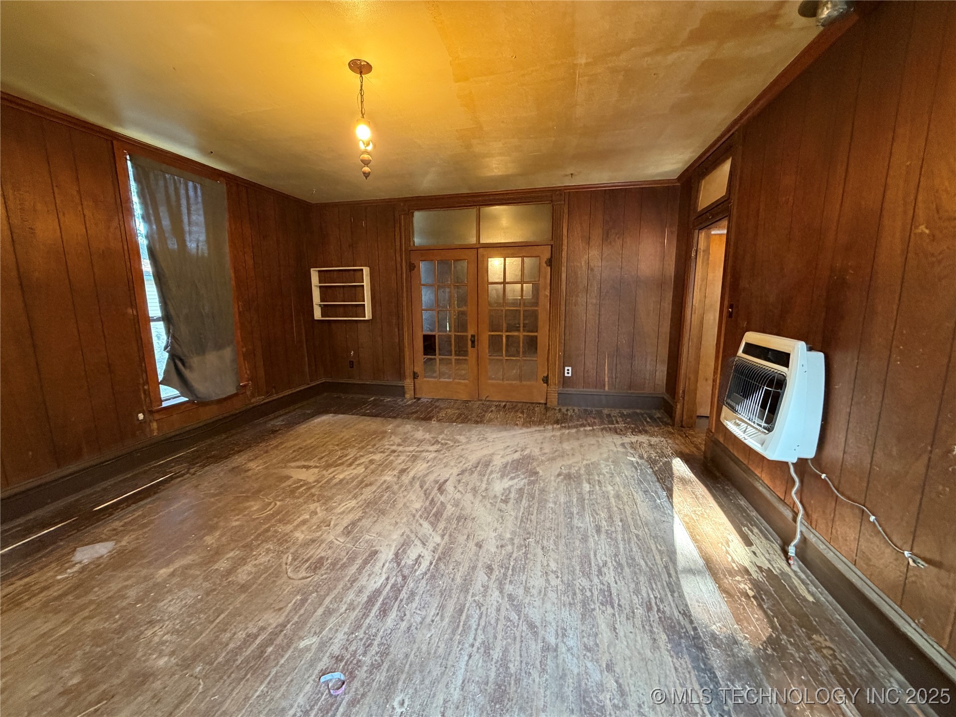 921 E Church Street Property Photo 5