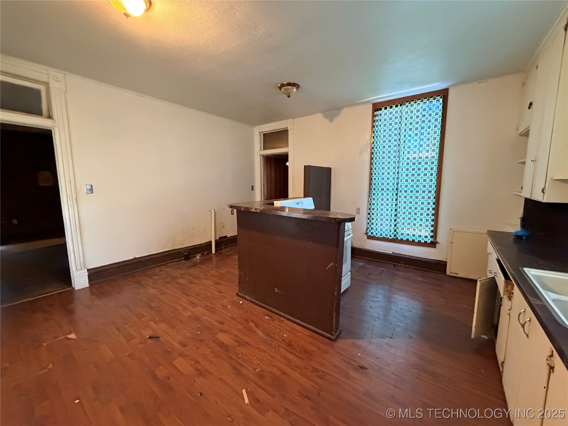 921 E Church Street Property Photo 12