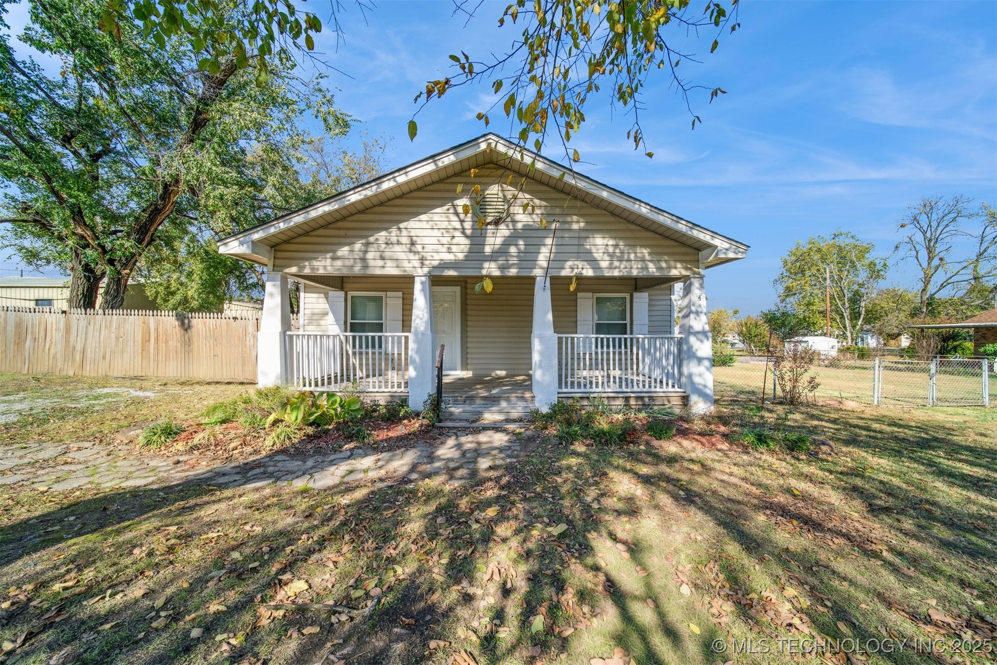 119 E Ross Avenue Property Photo 2