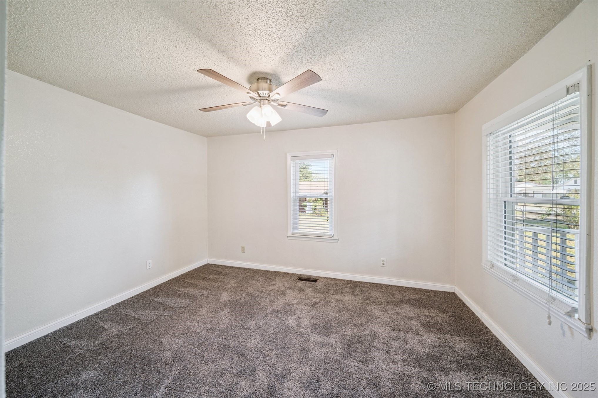 119 E Ross Avenue Property Photo 12