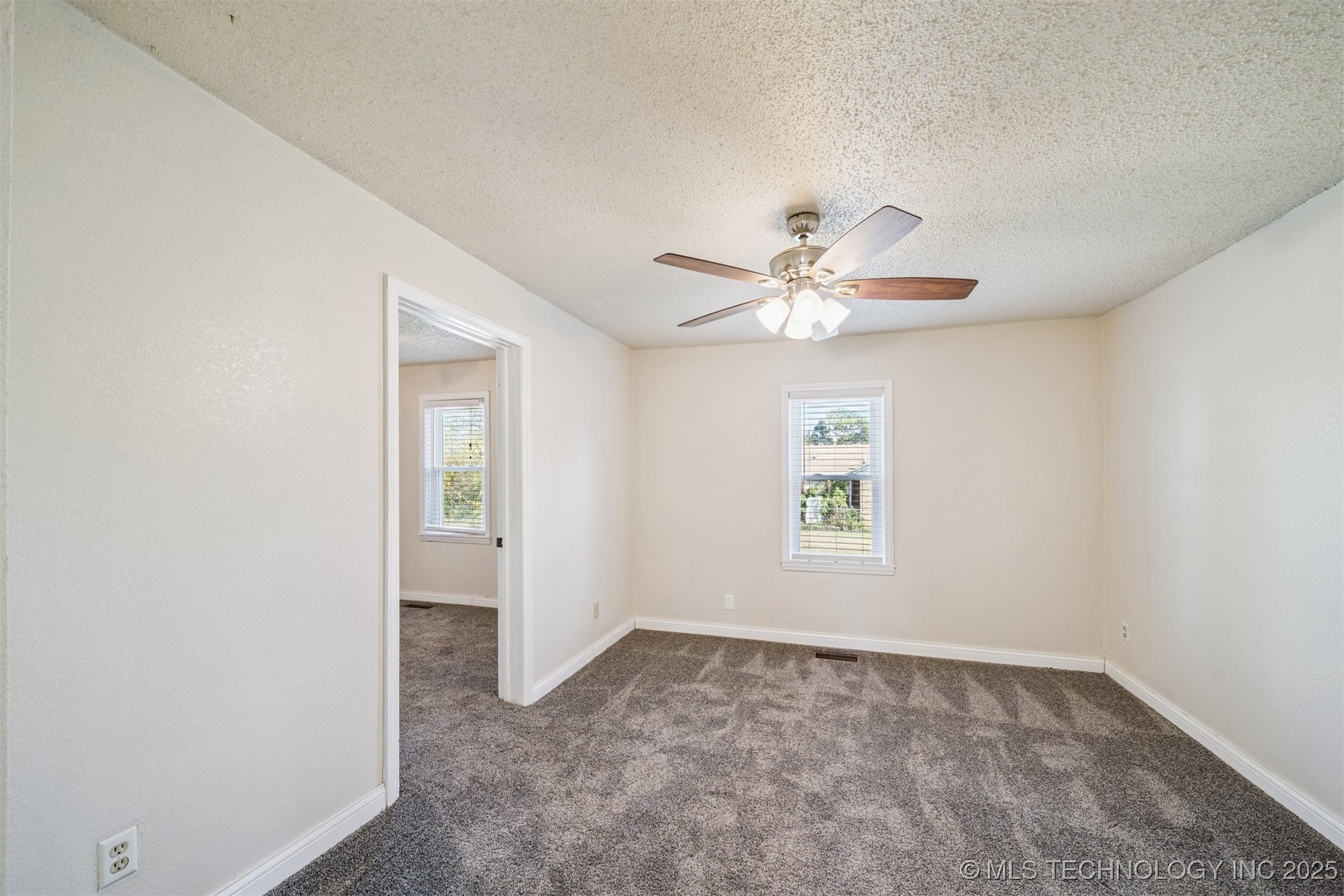 119 E Ross Avenue Property Photo 14