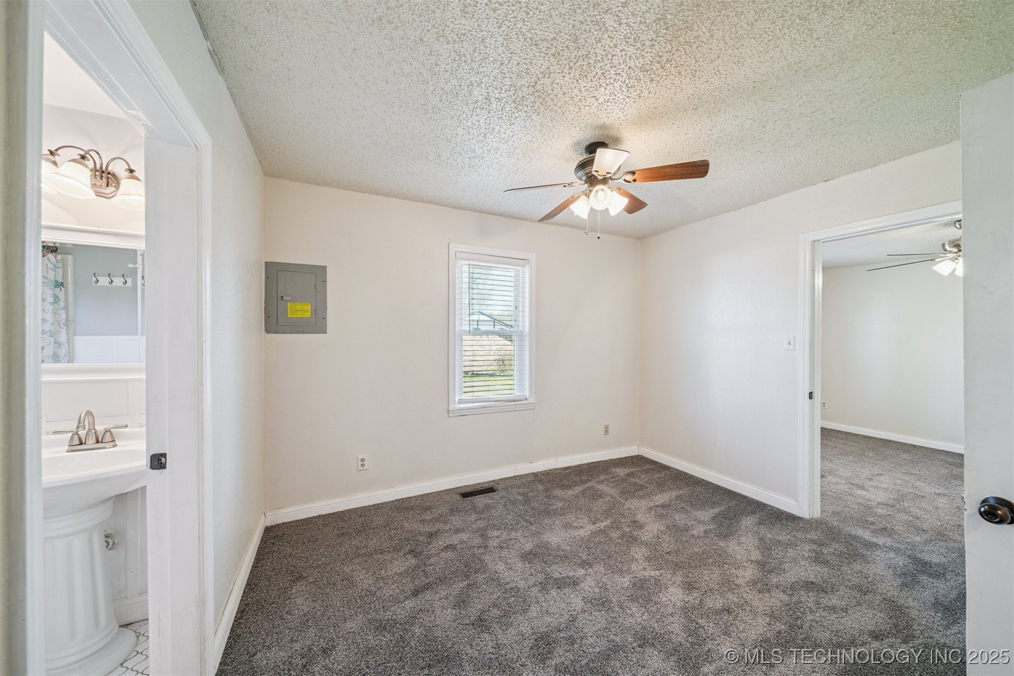 119 E Ross Avenue Property Photo 17