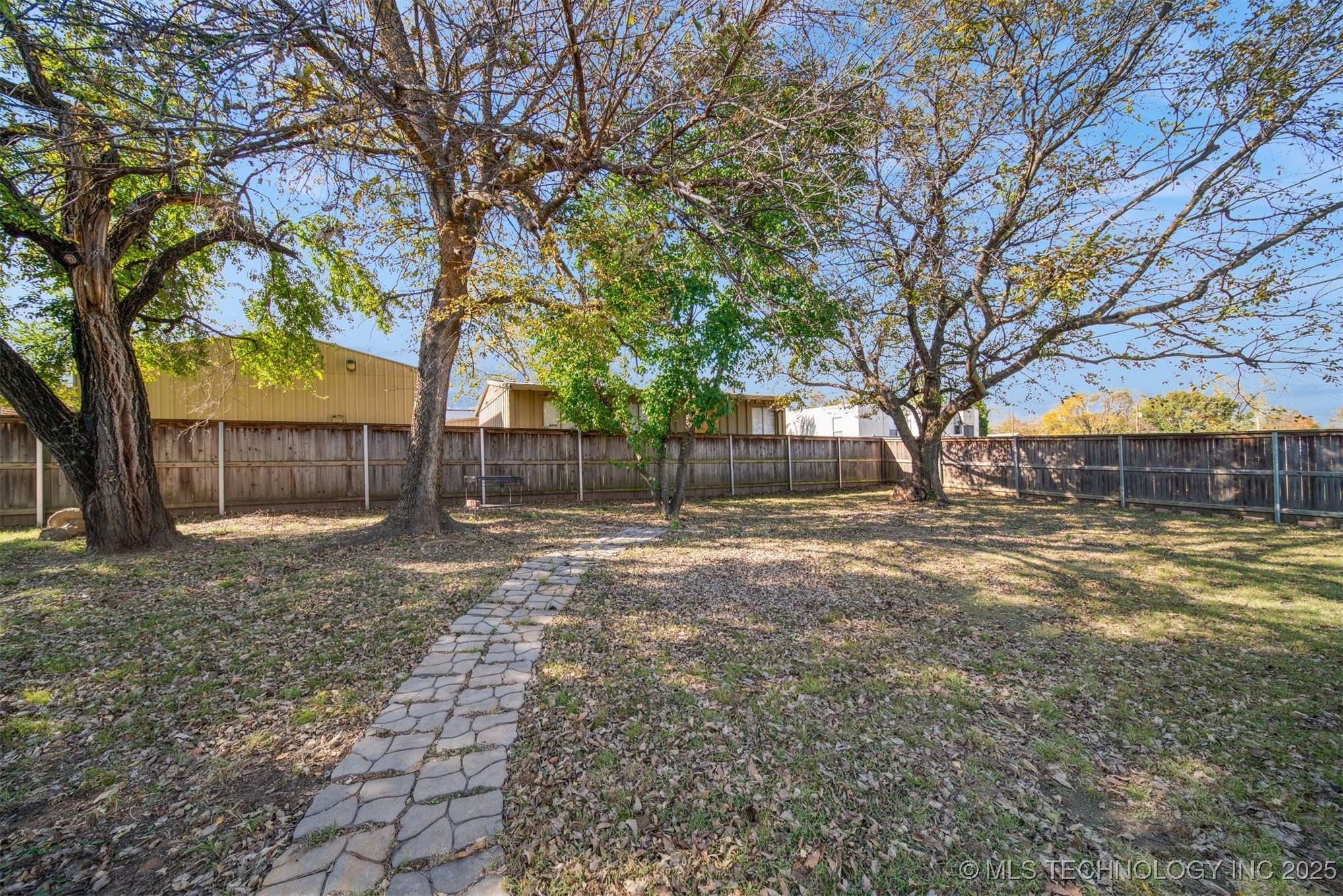 119 E Ross Avenue Property Photo 20