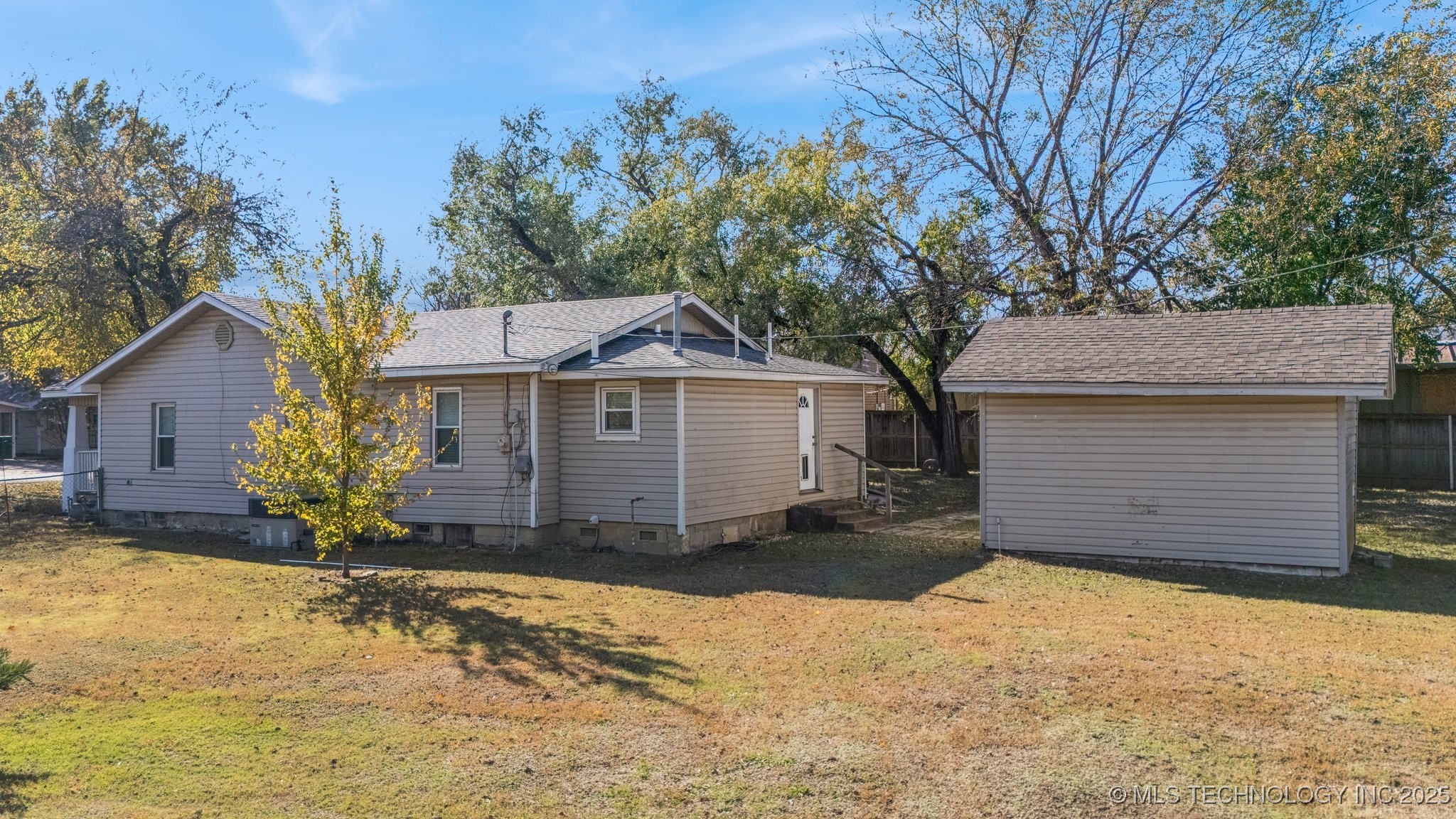 119 E Ross Avenue Property Photo 23