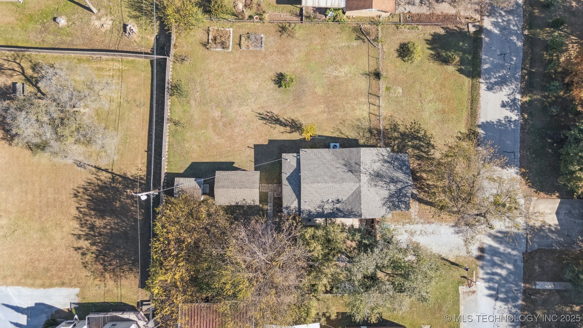 119 E Ross Avenue Property Photo 27