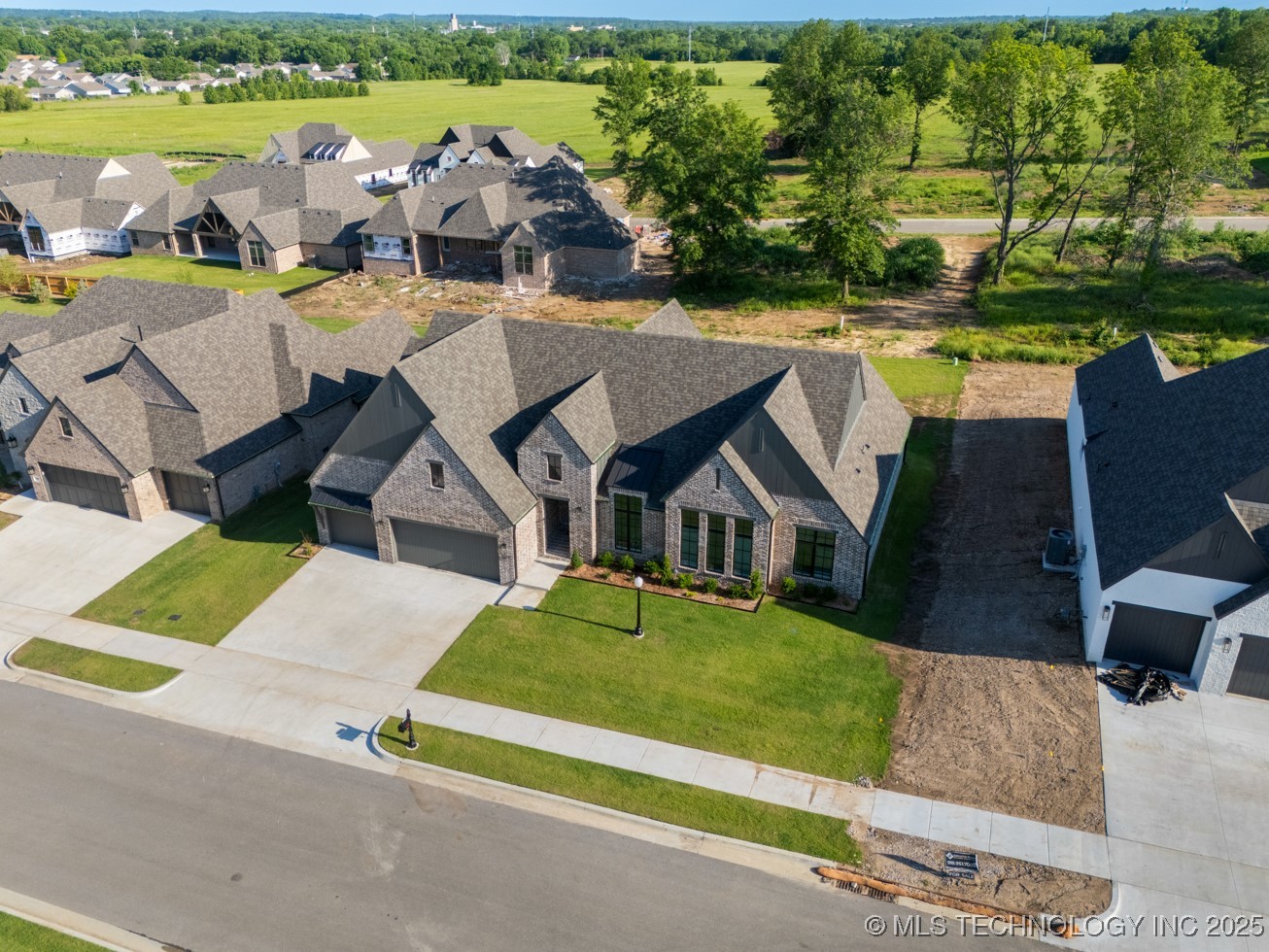 1603 Pinecrest Drive Property Photo 41