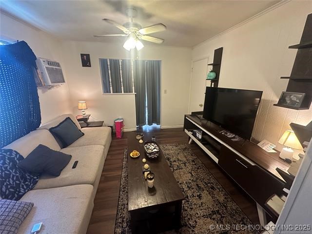 907 N Wilson Avenue Property Photo 8