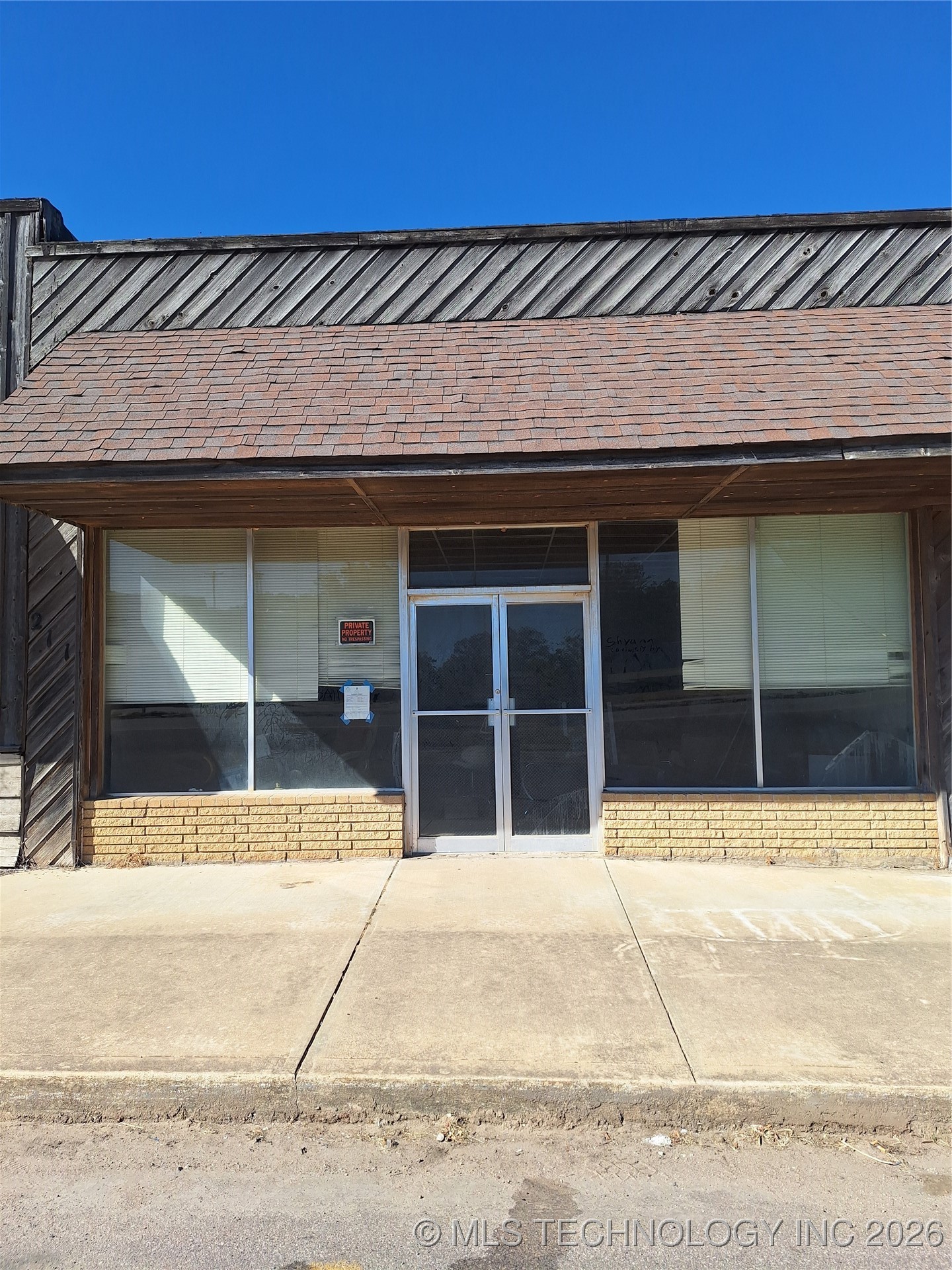 211 N Bdwy Property Photo 1