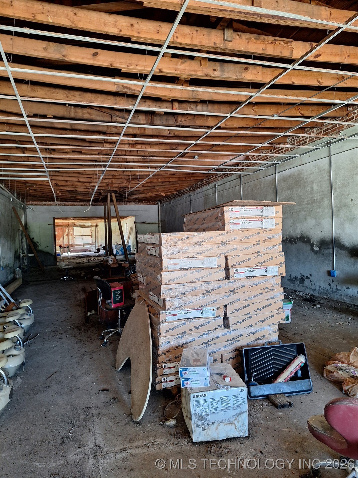 211 N Bdwy Property Photo 2