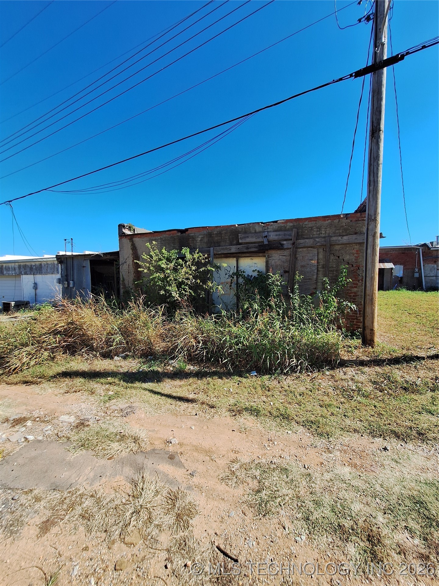 211 N Bdwy Property Photo 3