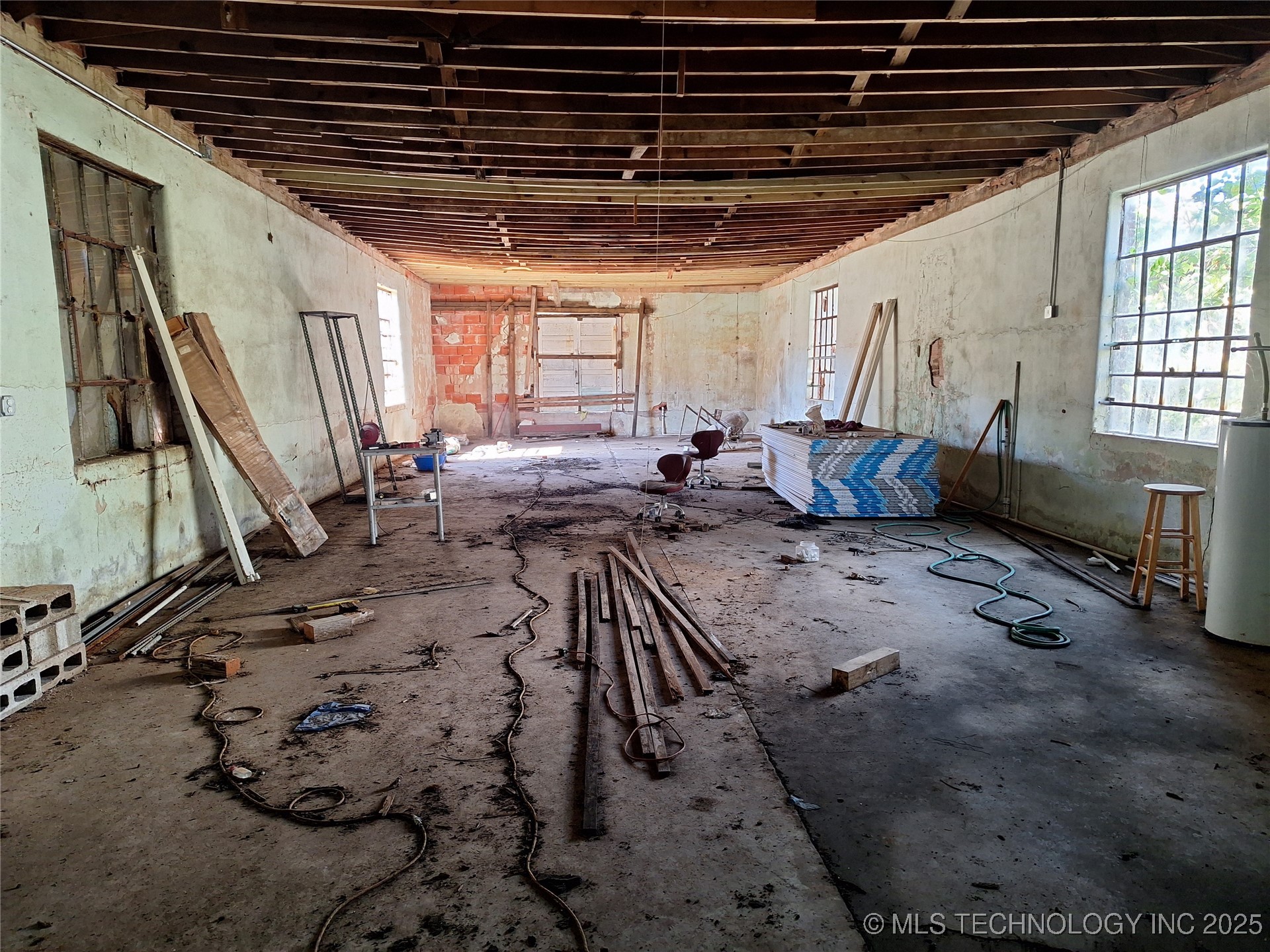 211 N Bdwy Property Photo 4