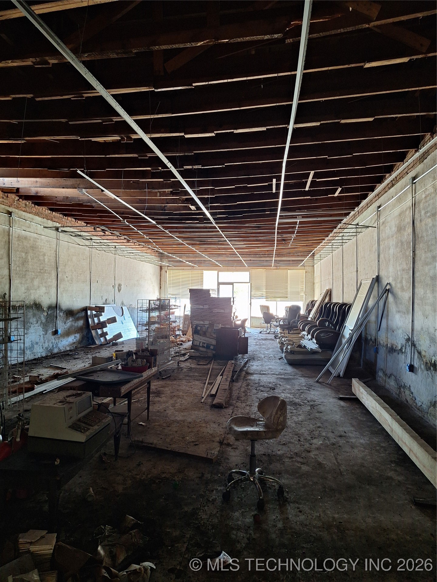 211 N Bdwy Property Photo 5