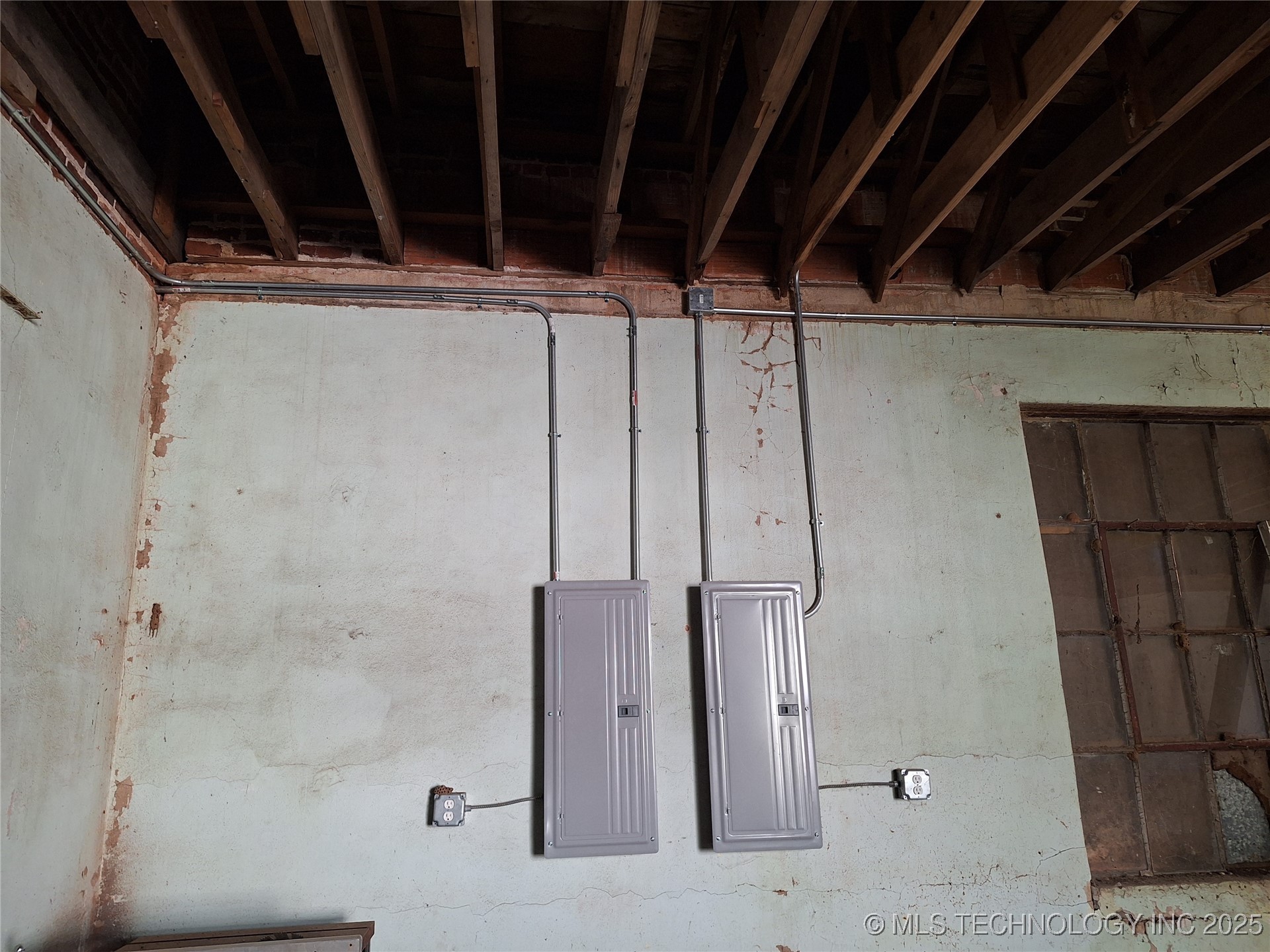 211 N Bdwy Property Photo 6