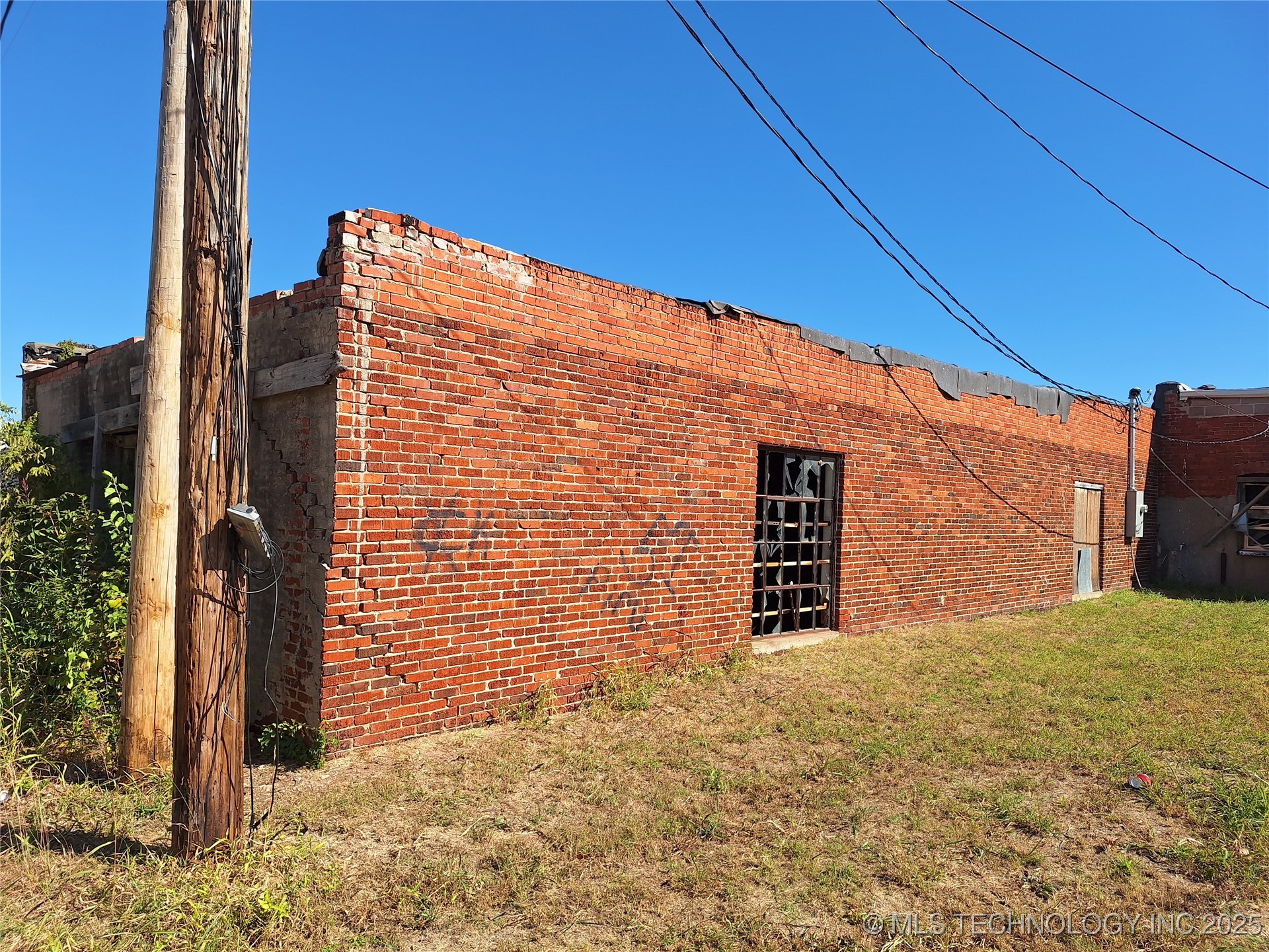 211 N Bdwy Property Photo 9