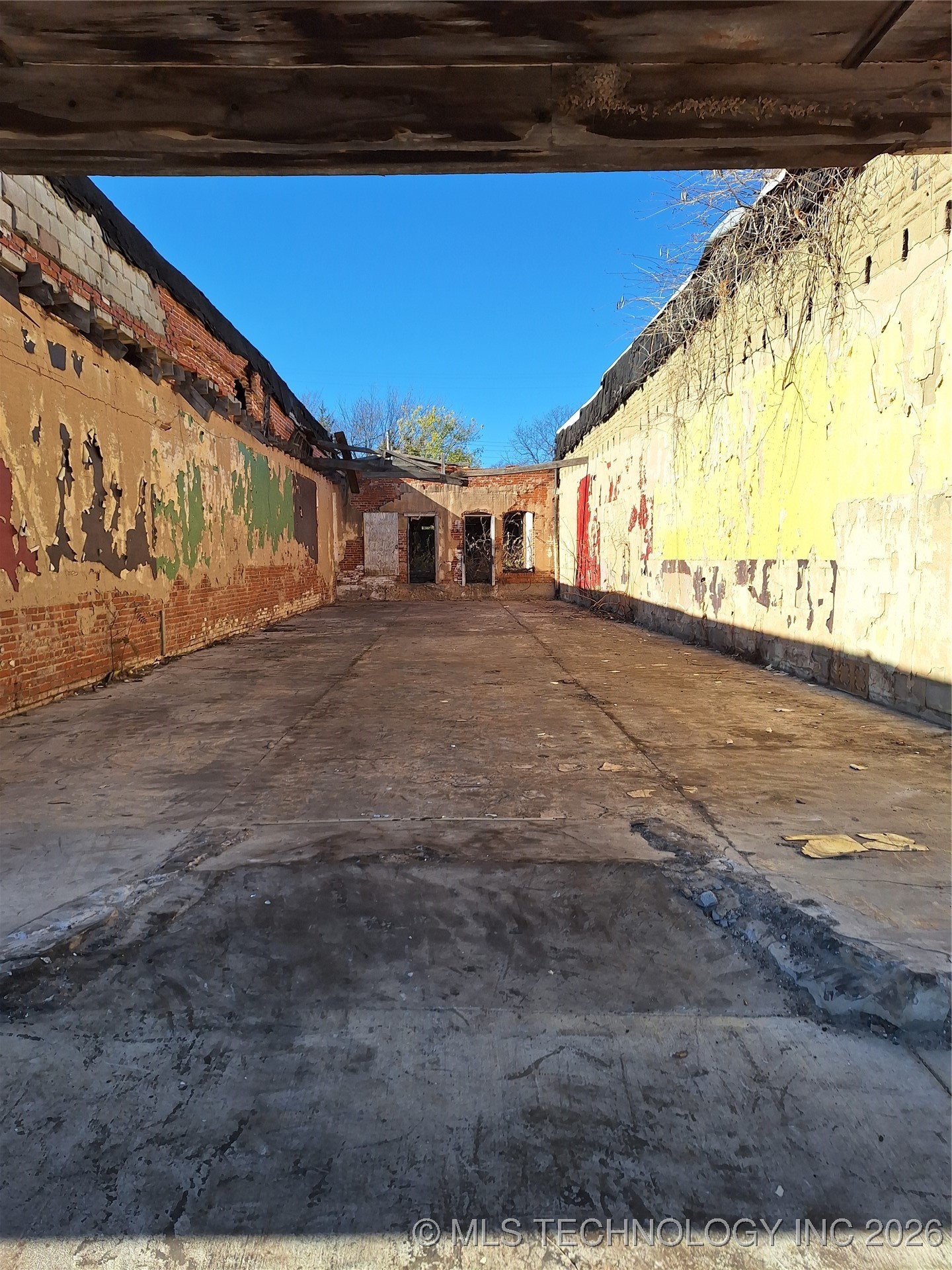 211 N Bdwy Property Photo 14