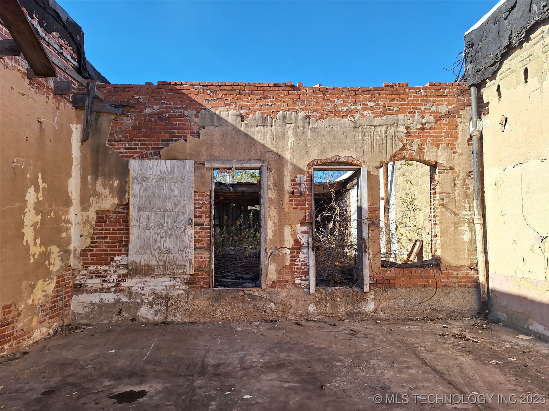 211 N Bdwy Property Photo 15