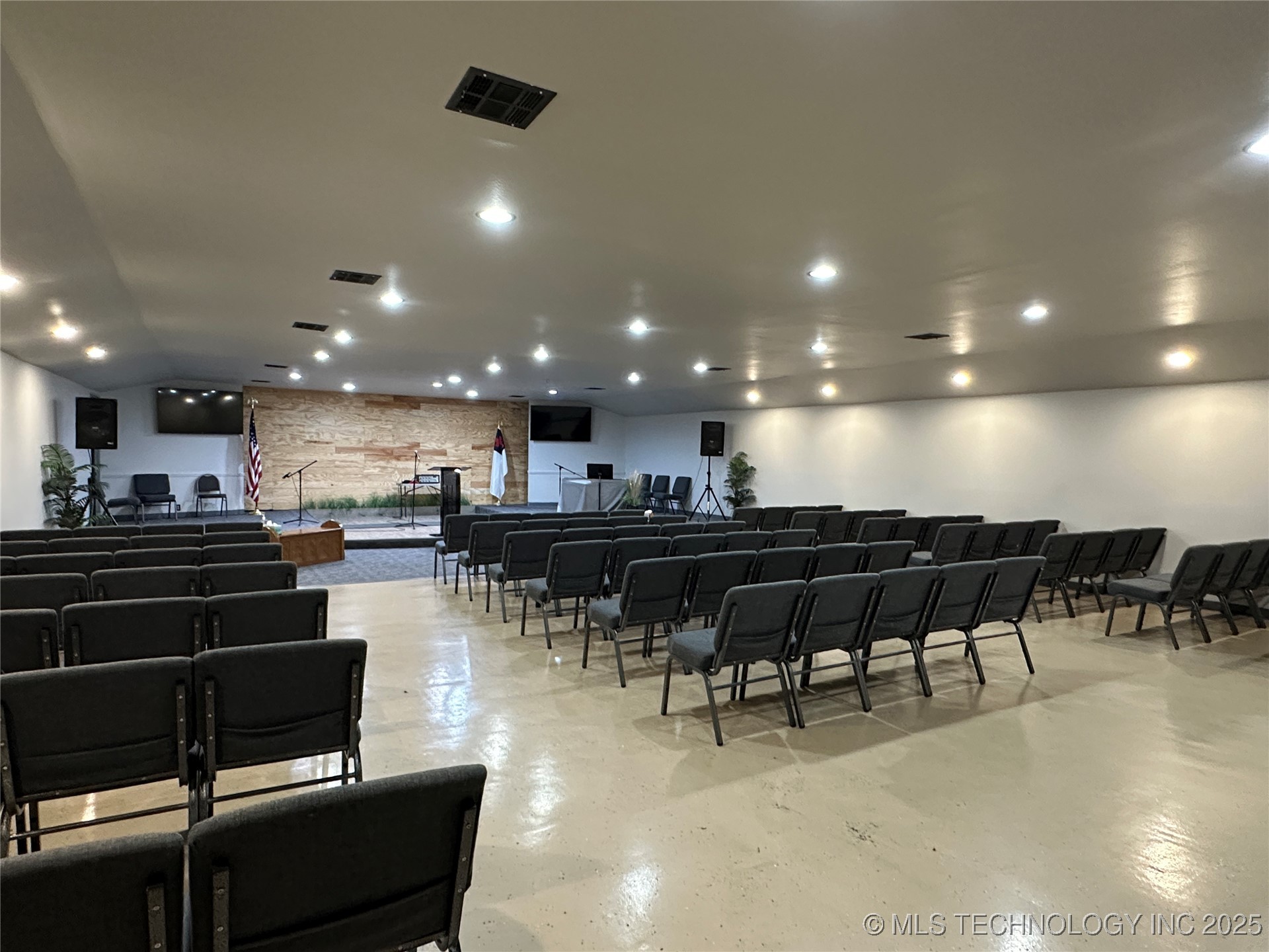 309 W Miami Avenue Property Photo 4