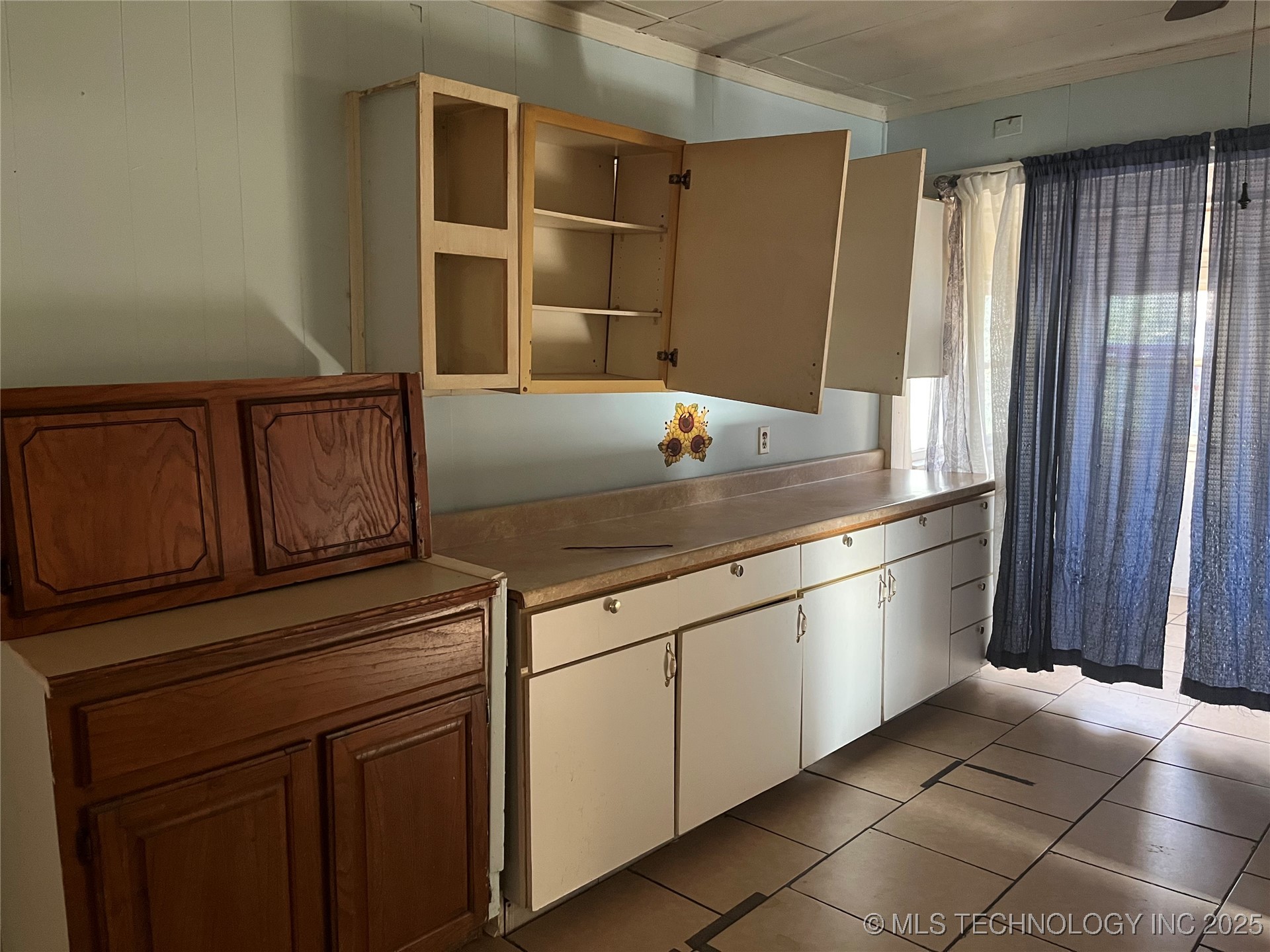 826 N H. Street Property Photo 6