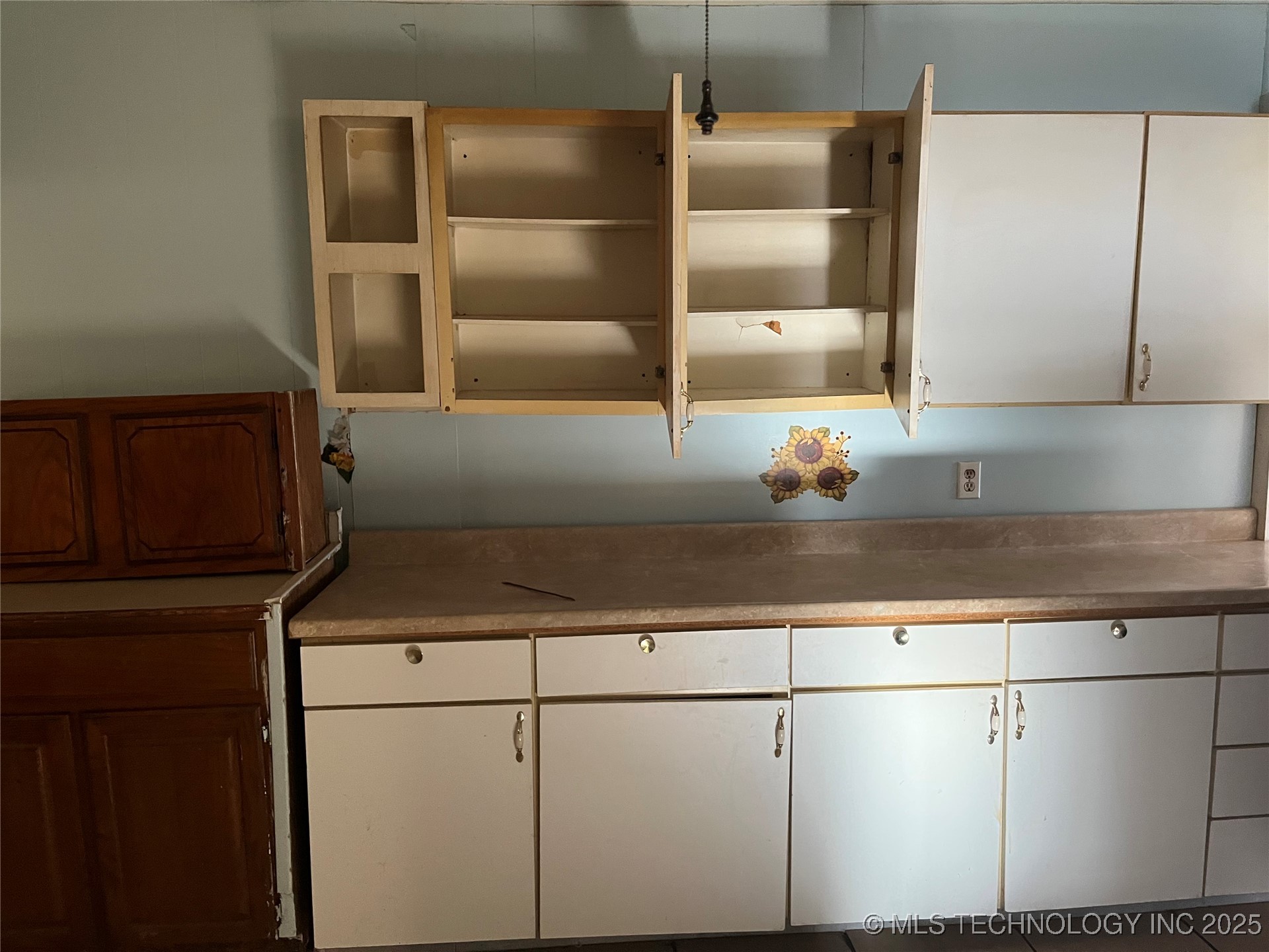 826 N H. Street Property Photo 7