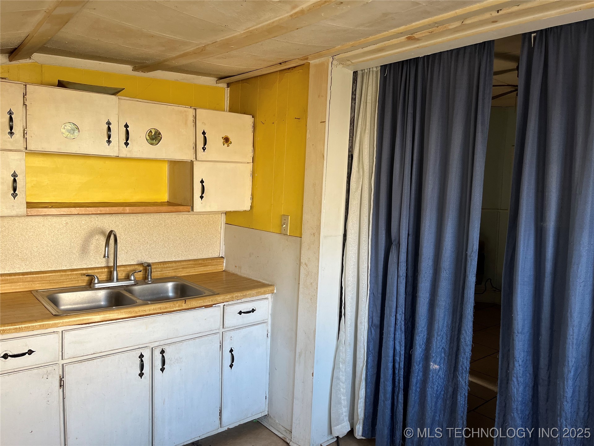 826 N H. Street Property Photo 9