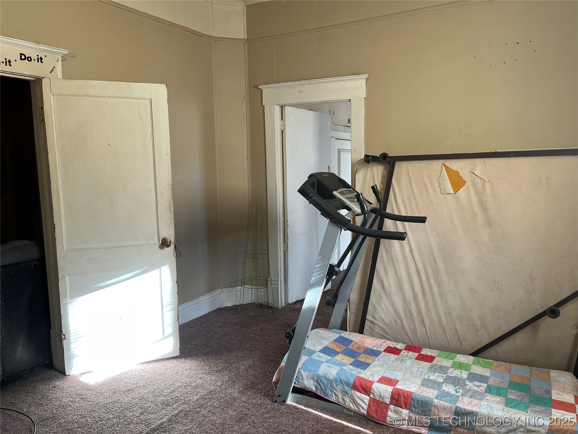 826 N H. Street Property Photo 18