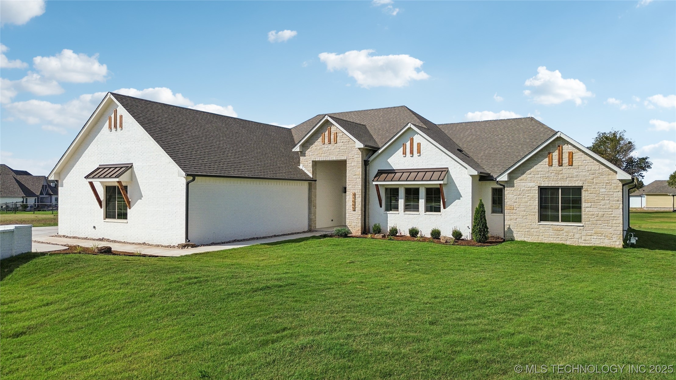 31005 E 67th Street S Property Photo 2