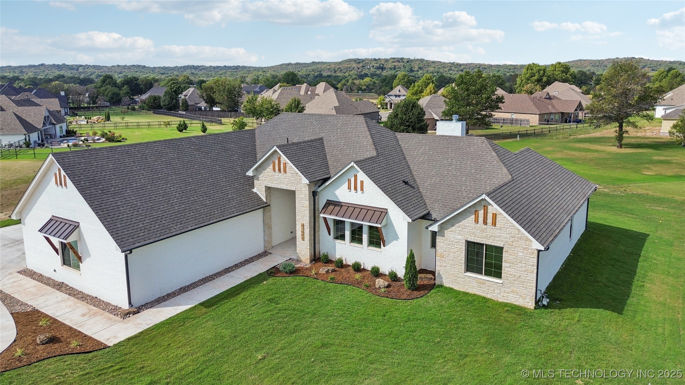 31005 E 67th Street S Property Photo 3