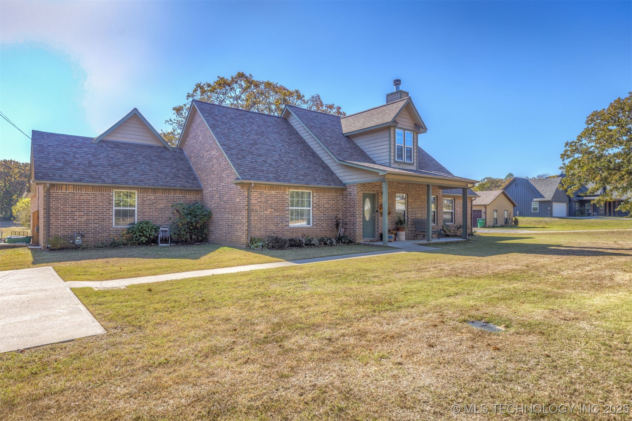 6338 W 77th Street Property Photo 2