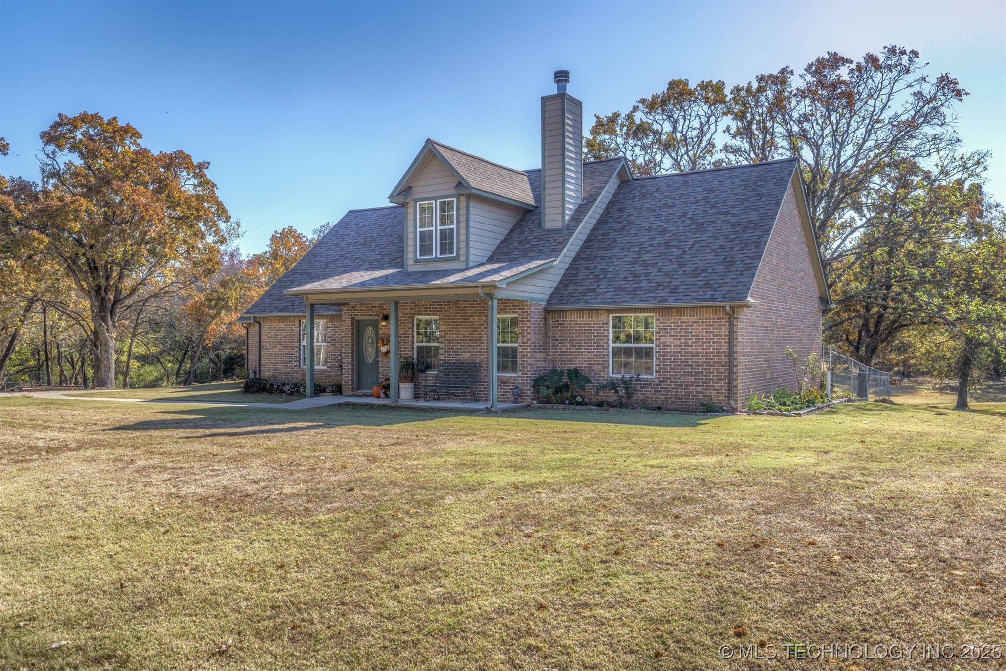 6338 W 77th Street Property Photo 3