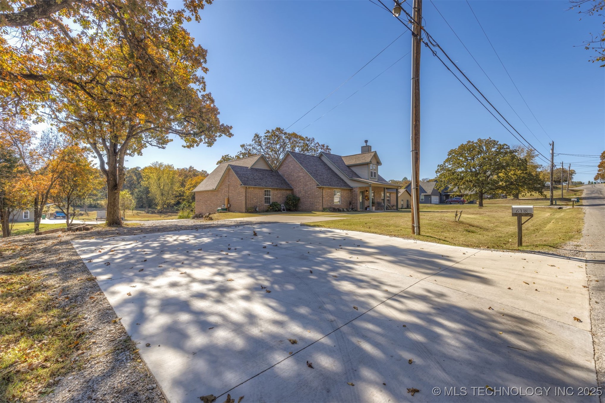 6338 W 77th Street Property Photo 5