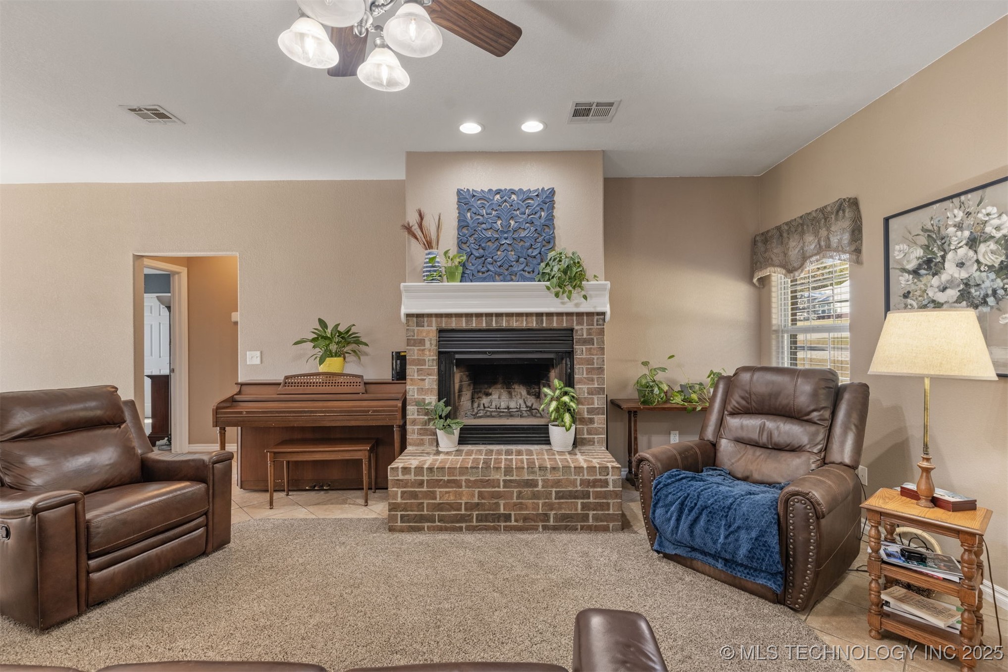 6338 W 77th Street Property Photo 7