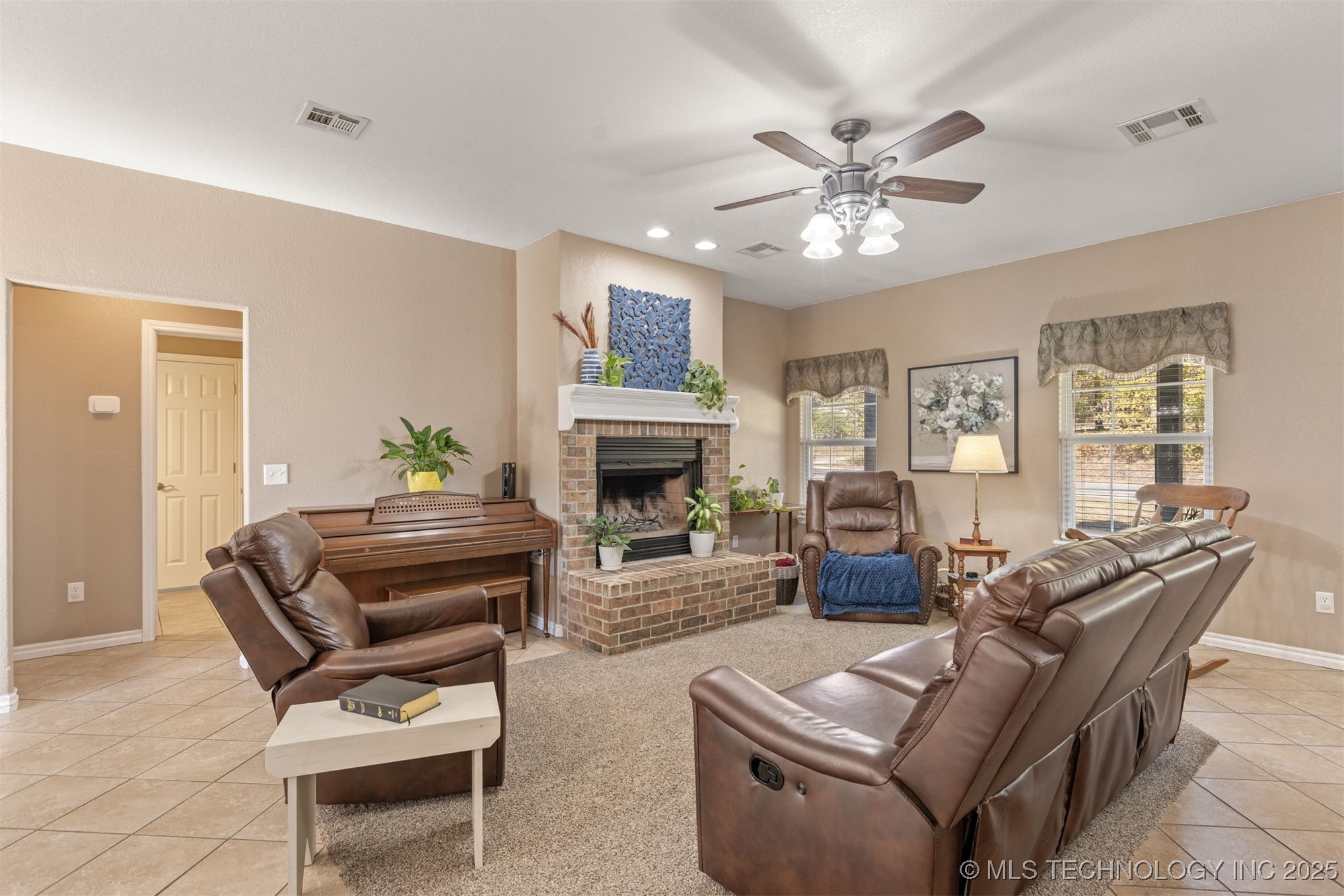 6338 W 77th Street Property Photo 8