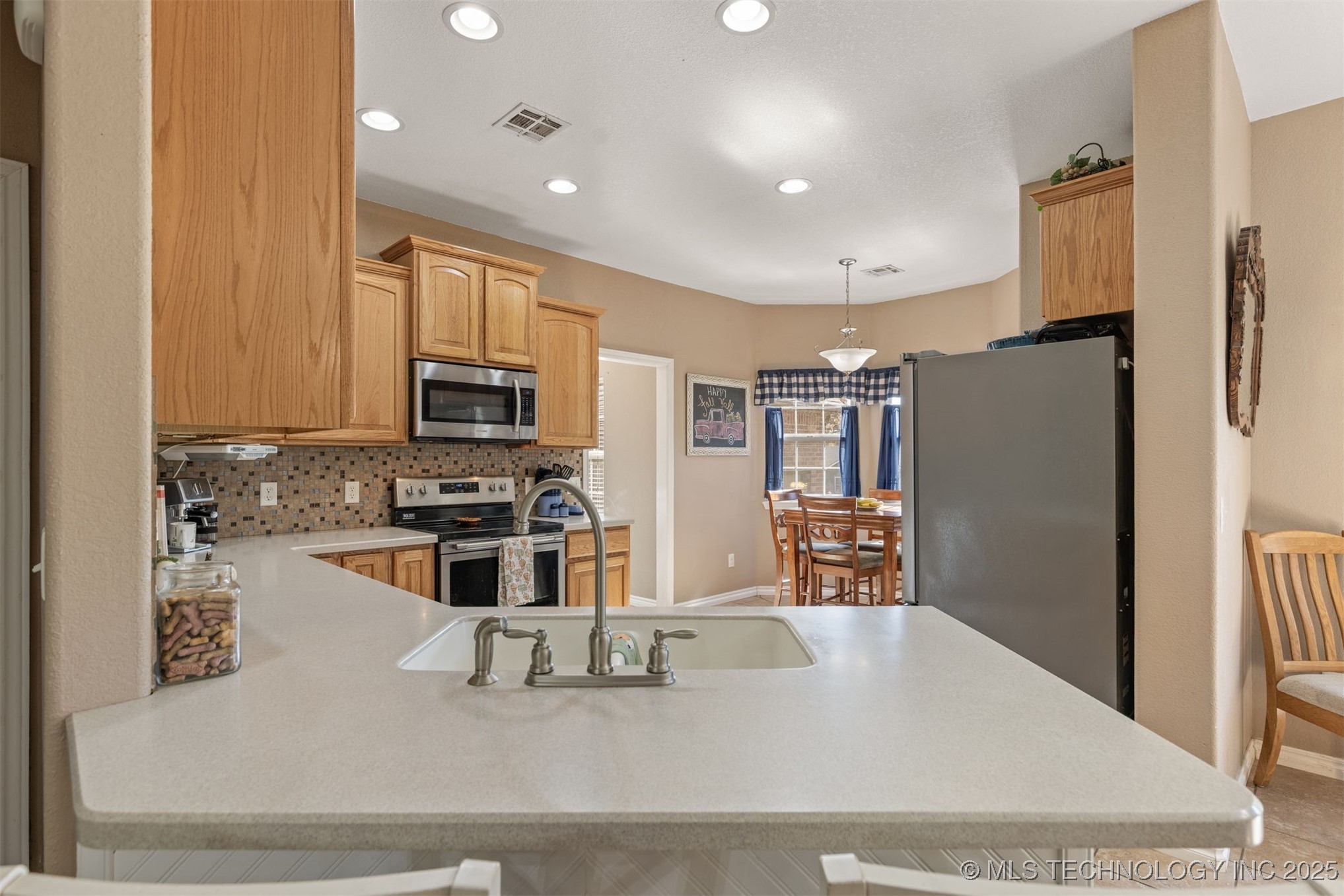 6338 W 77th Street Property Photo 14