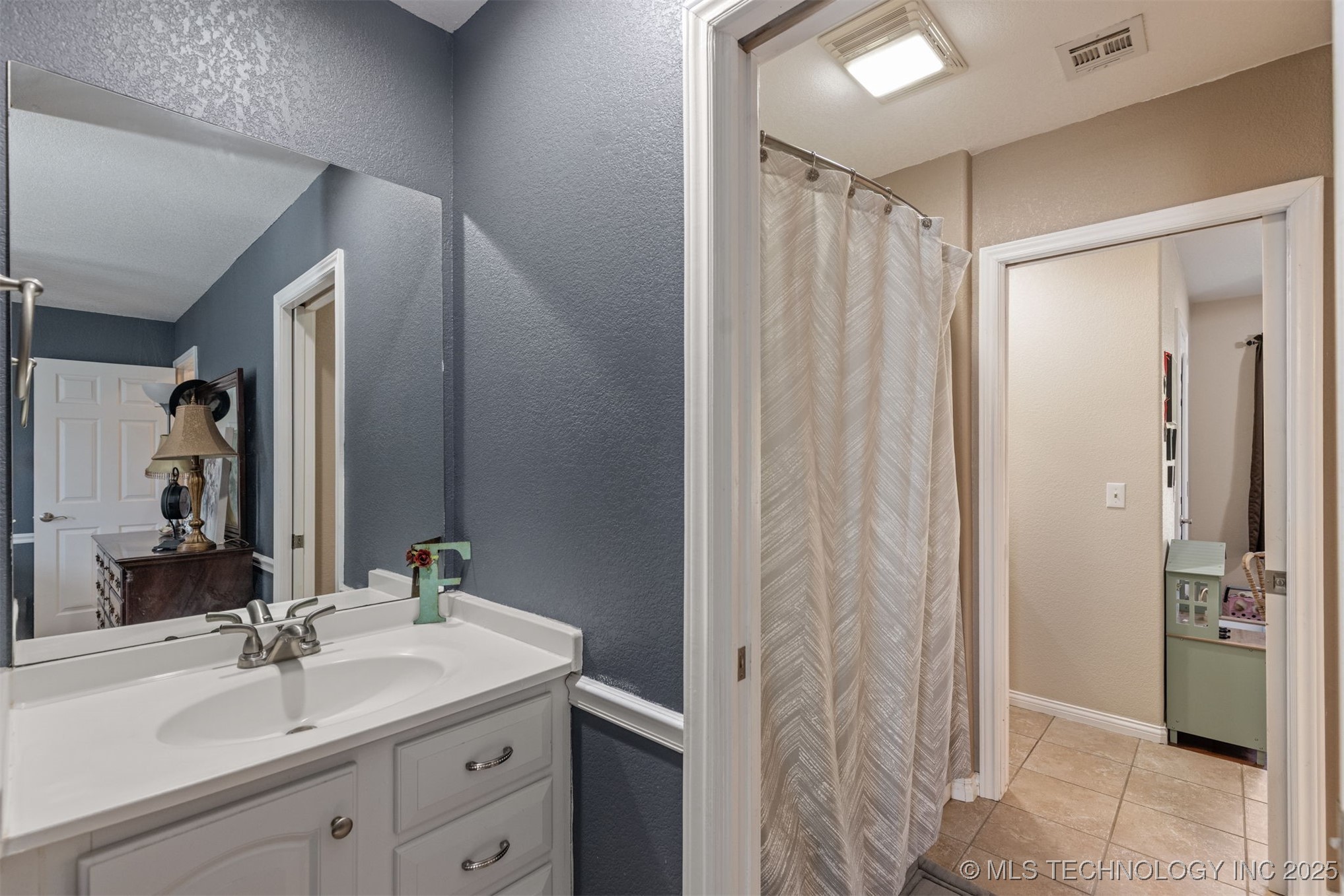 6338 W 77th Street Property Photo 32