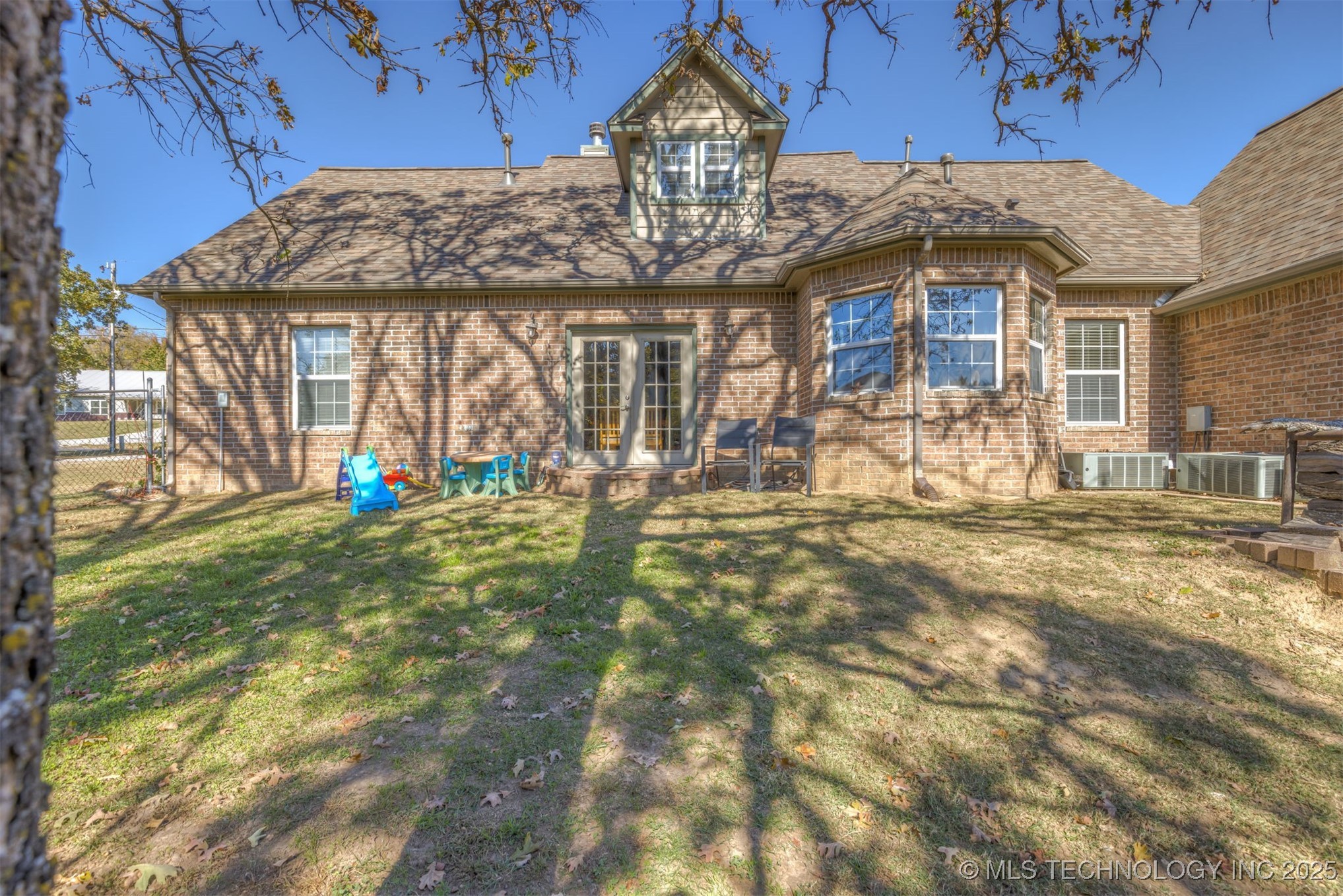 6338 W 77th Street Property Photo 40