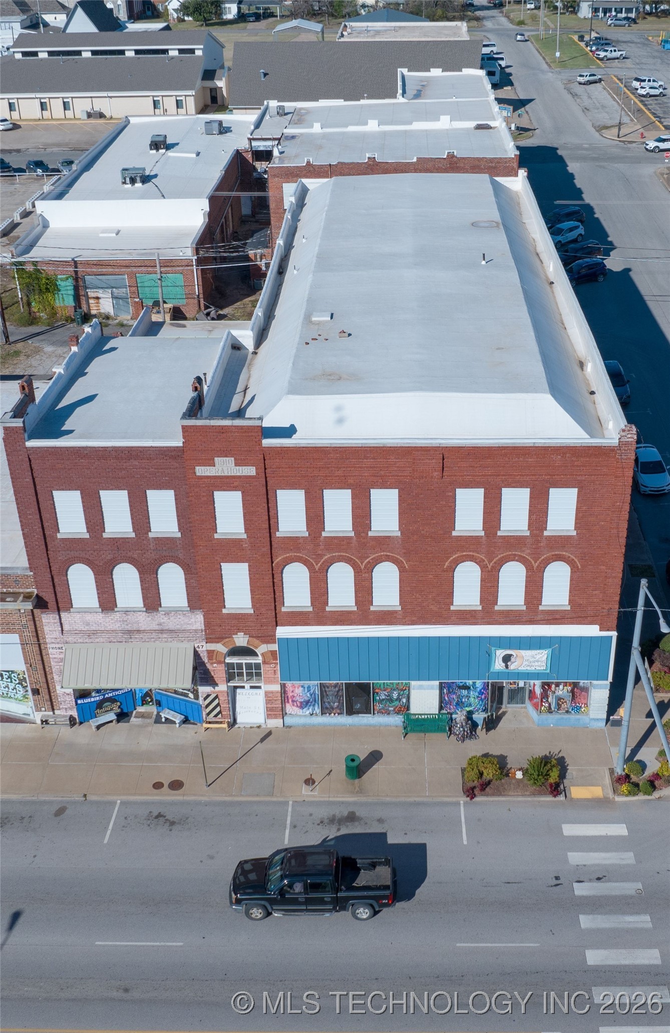 402 W Main Street Property Photo 1