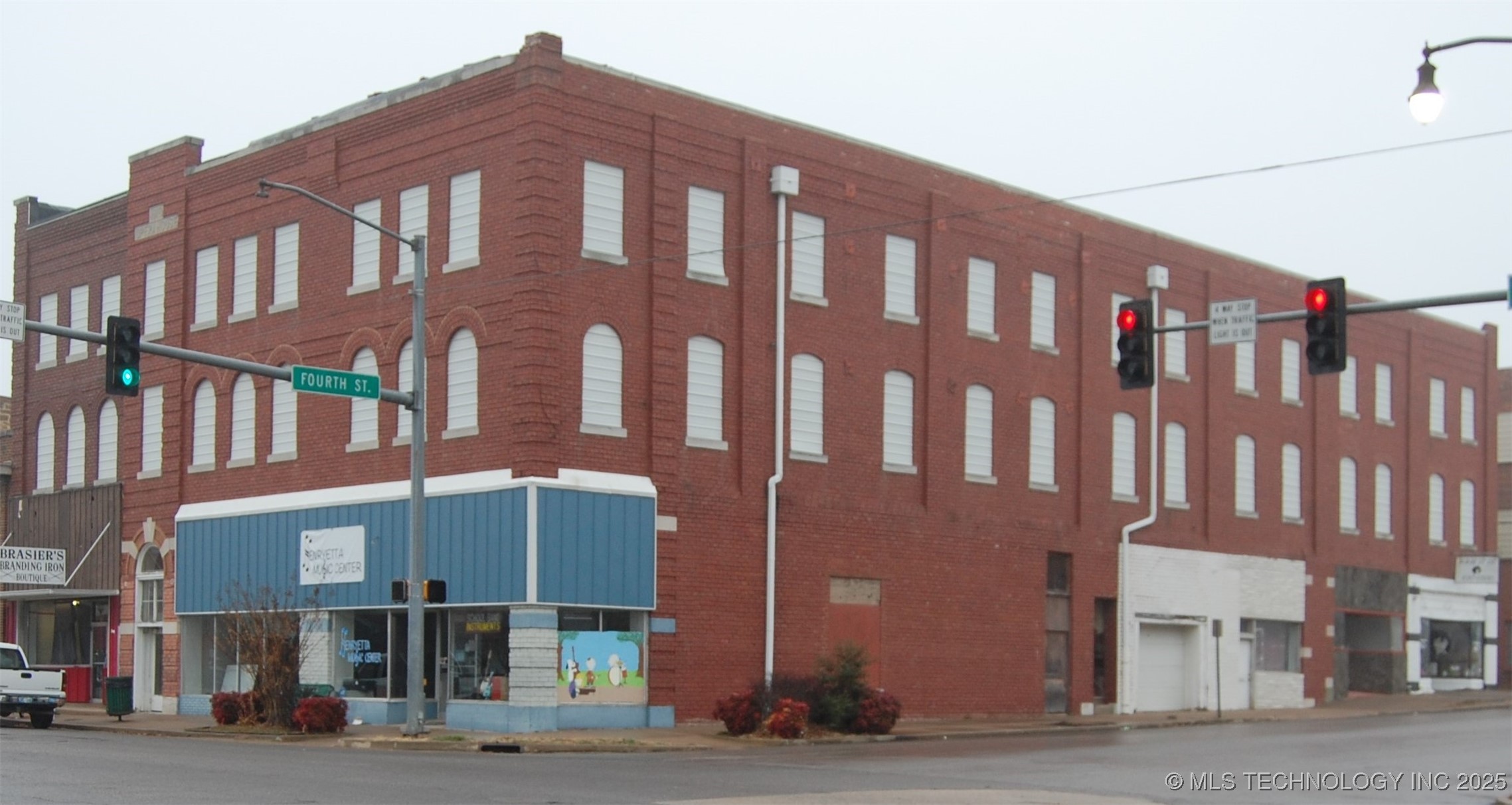 402 W Main Street Property Photo 2