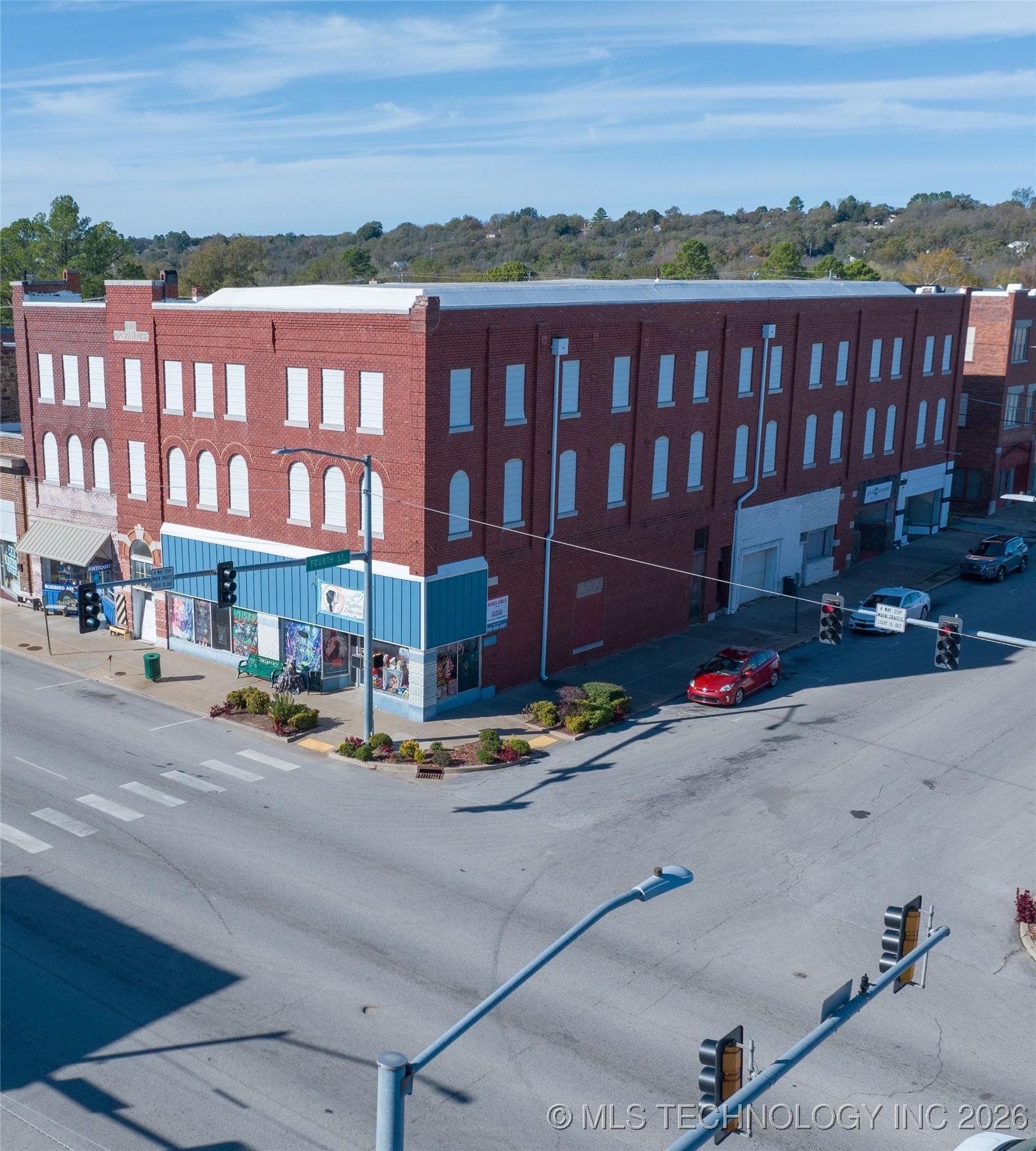 402 W Main Street Property Photo 3