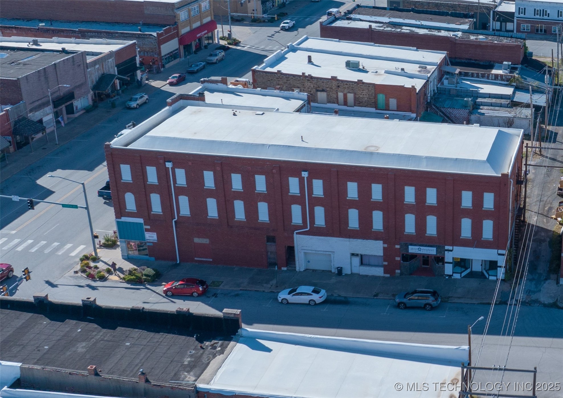 402 W Main Street Property Photo 4