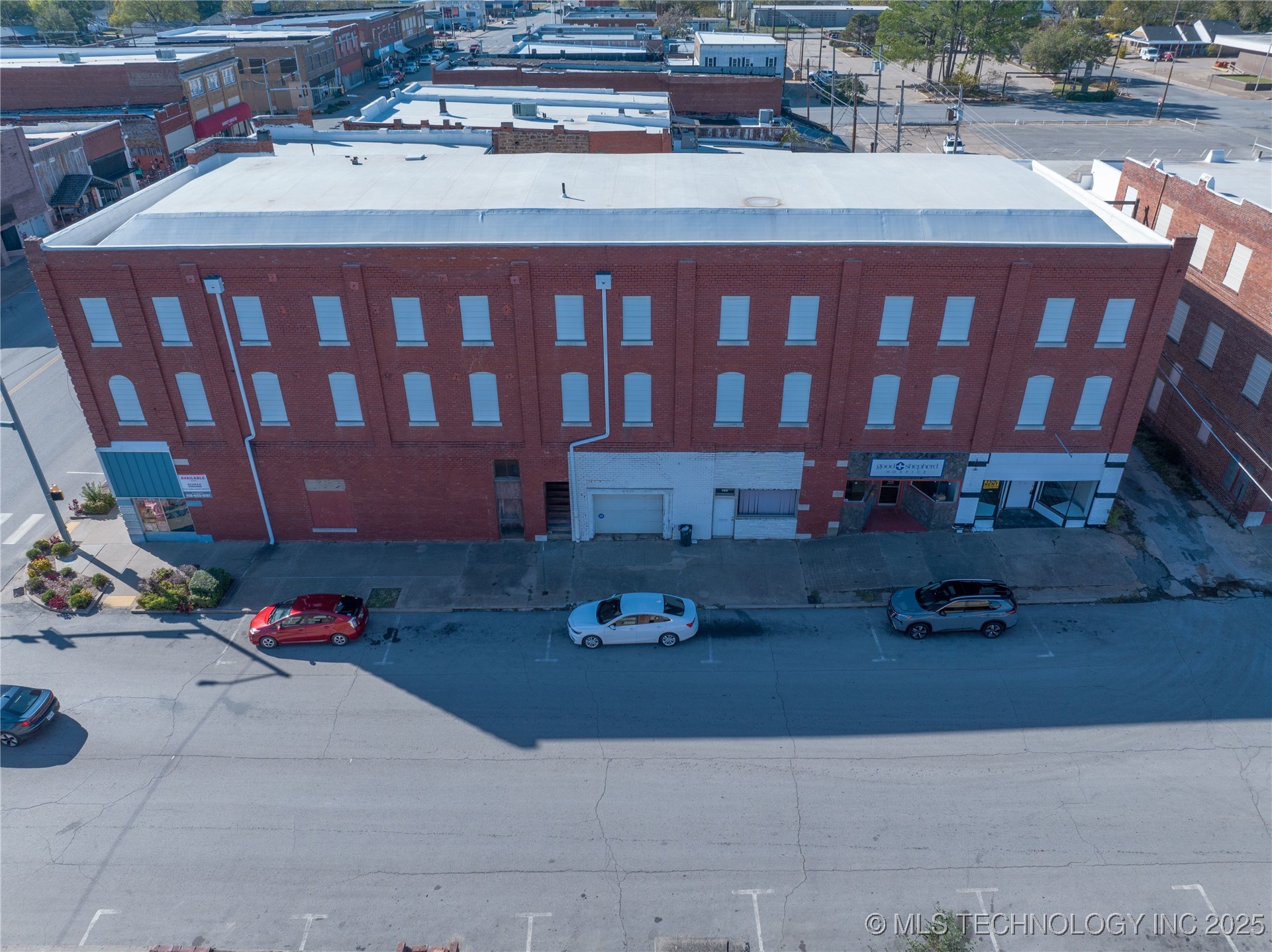 402 W Main Street Property Photo 5