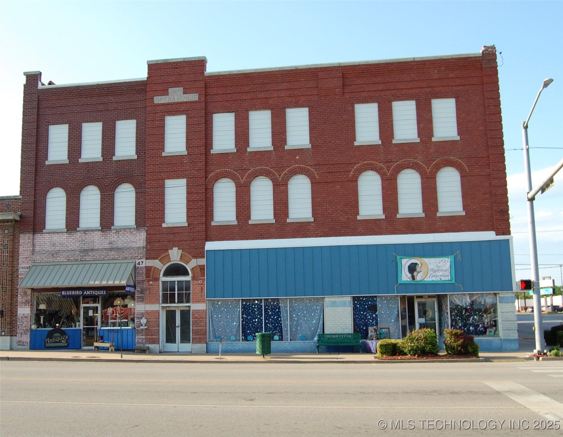 402 W Main Street Property Photo 6