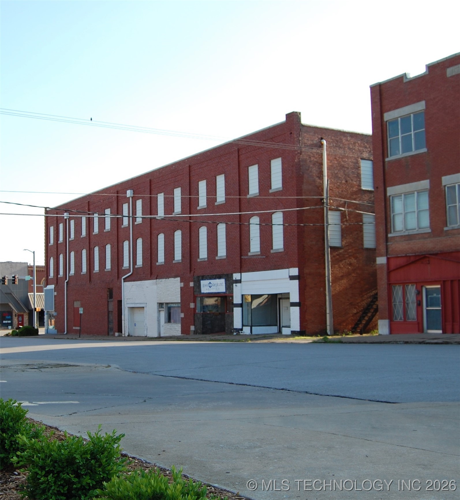 402 W Main Street Property Photo 7