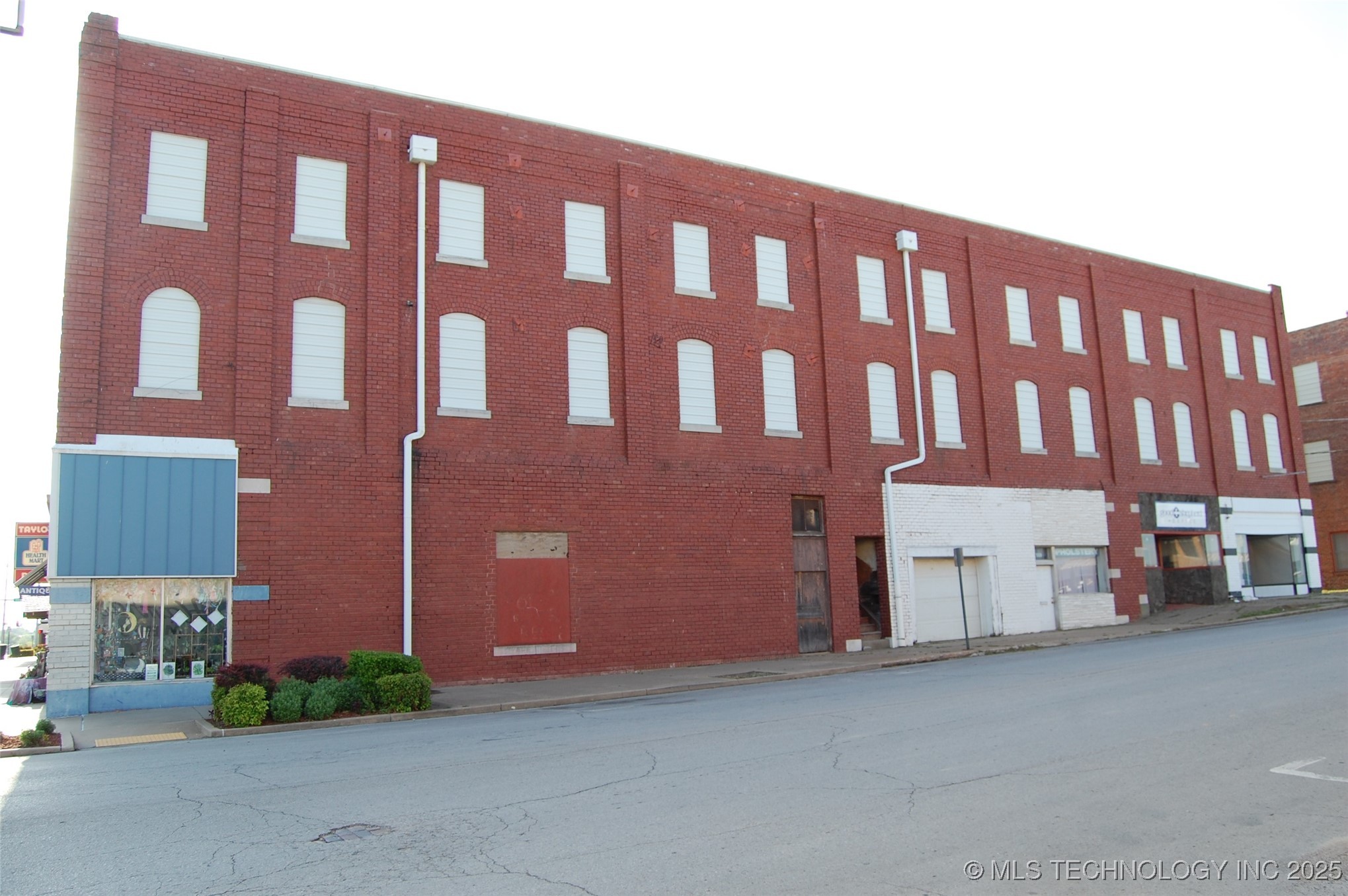 402 W Main Street Property Photo 8