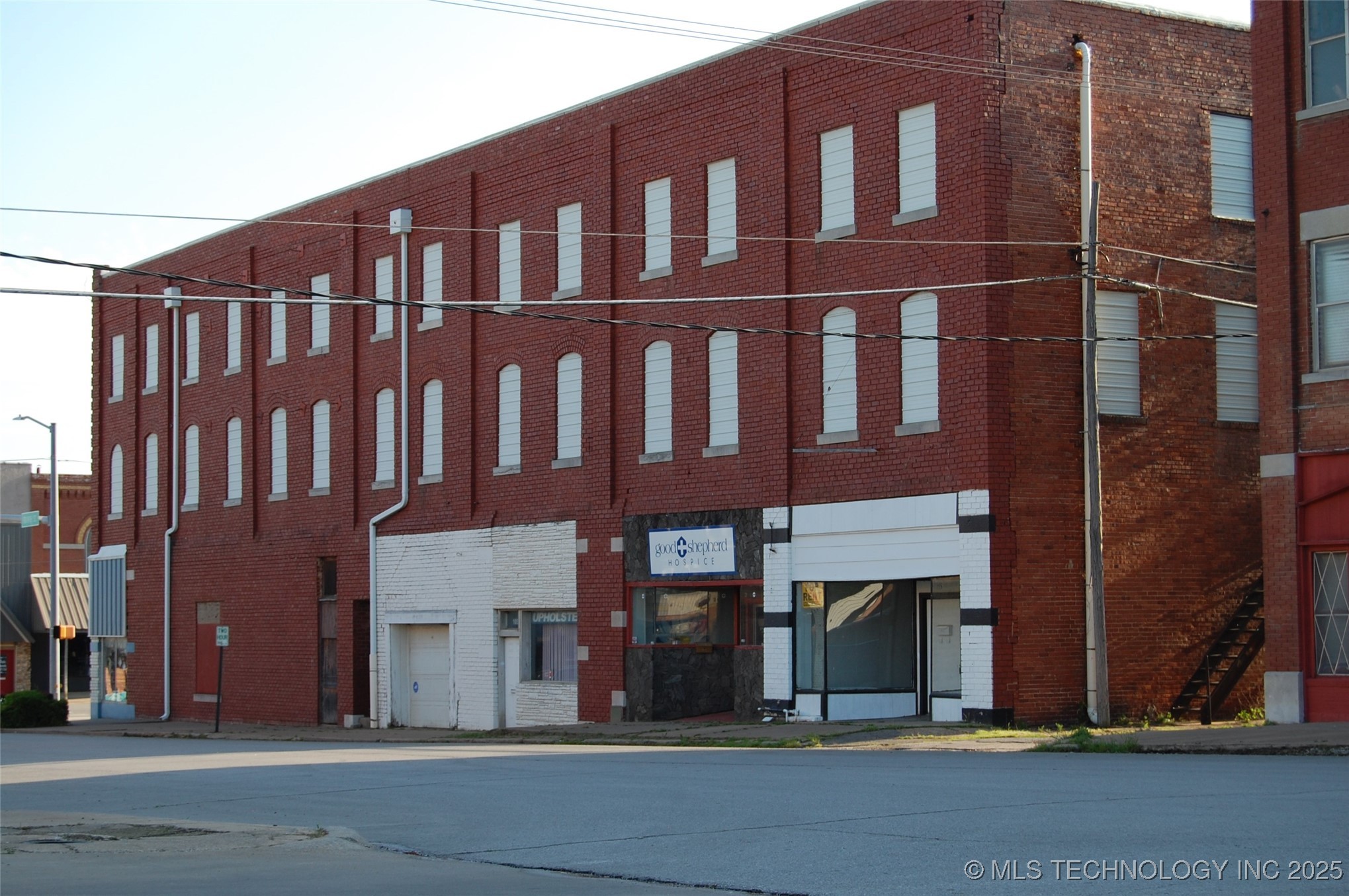 402 W Main Street Property Photo 15