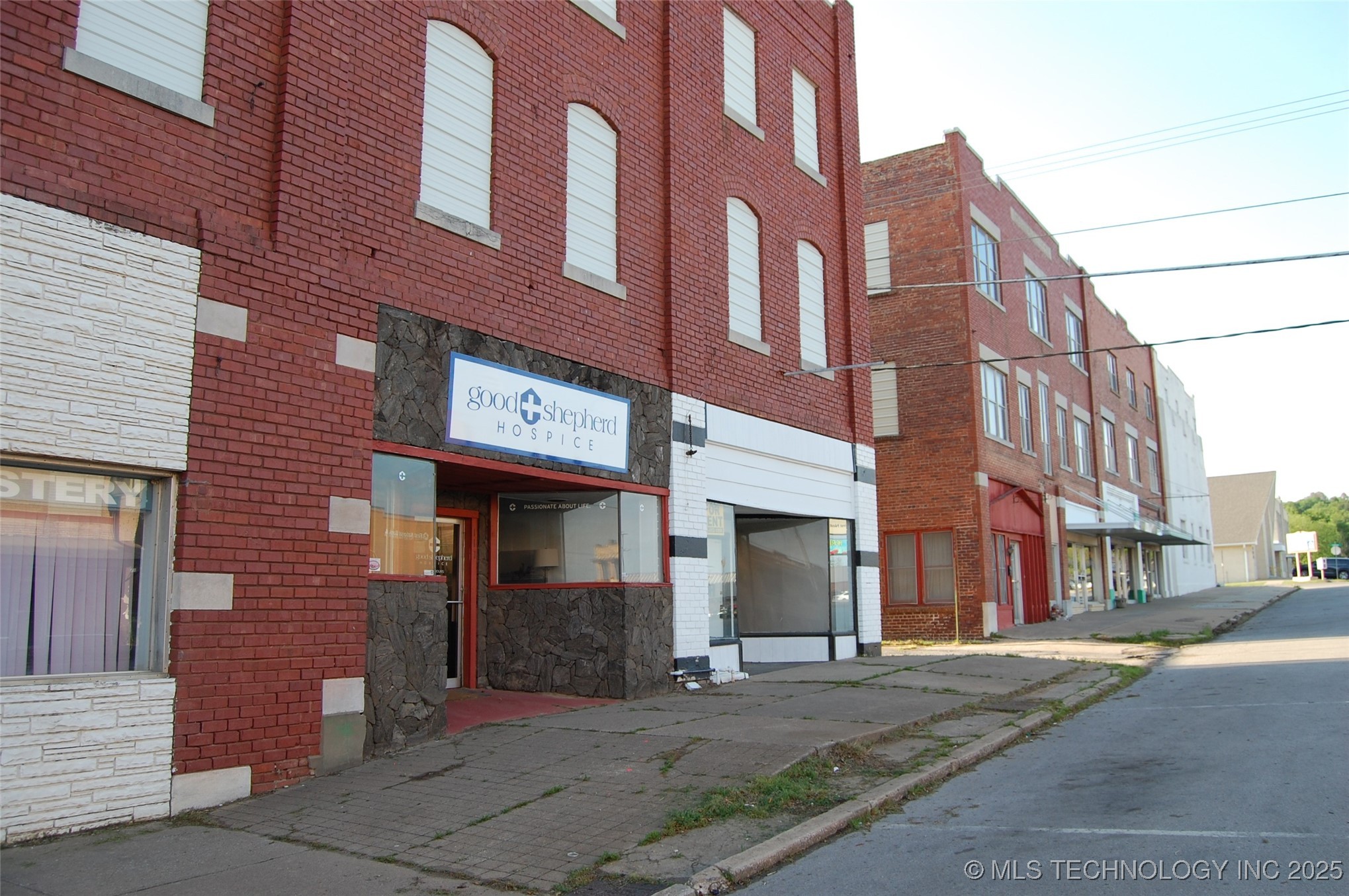 402 W Main Street Property Photo 16