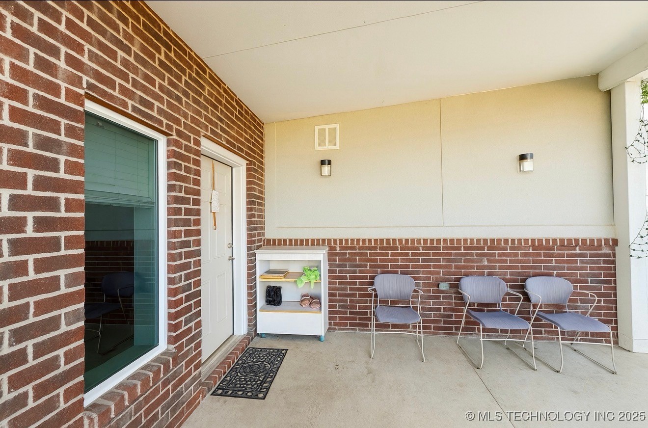 1235 N Trenton Avenue Property Photo 4