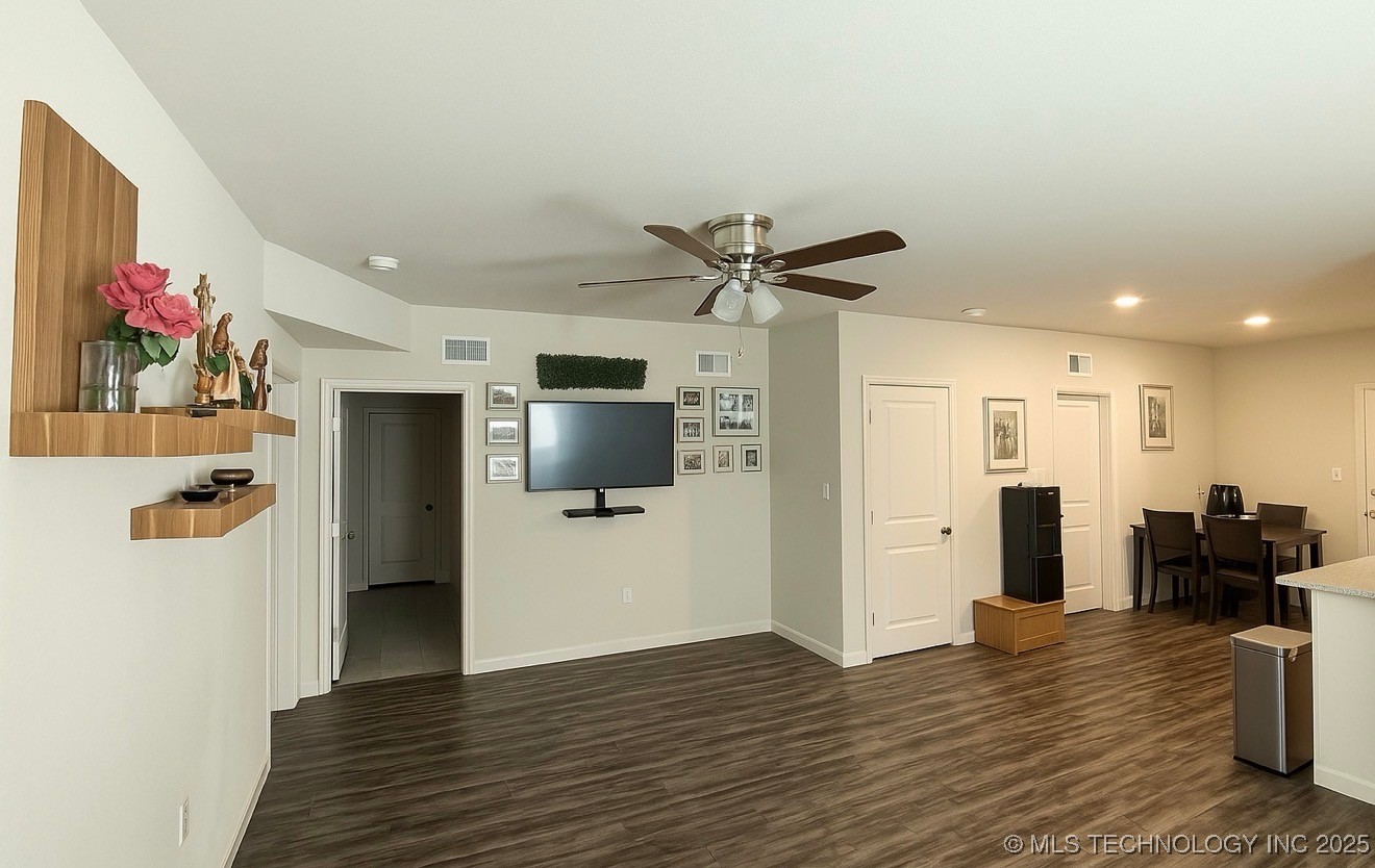 1235 N Trenton Avenue Property Photo 6