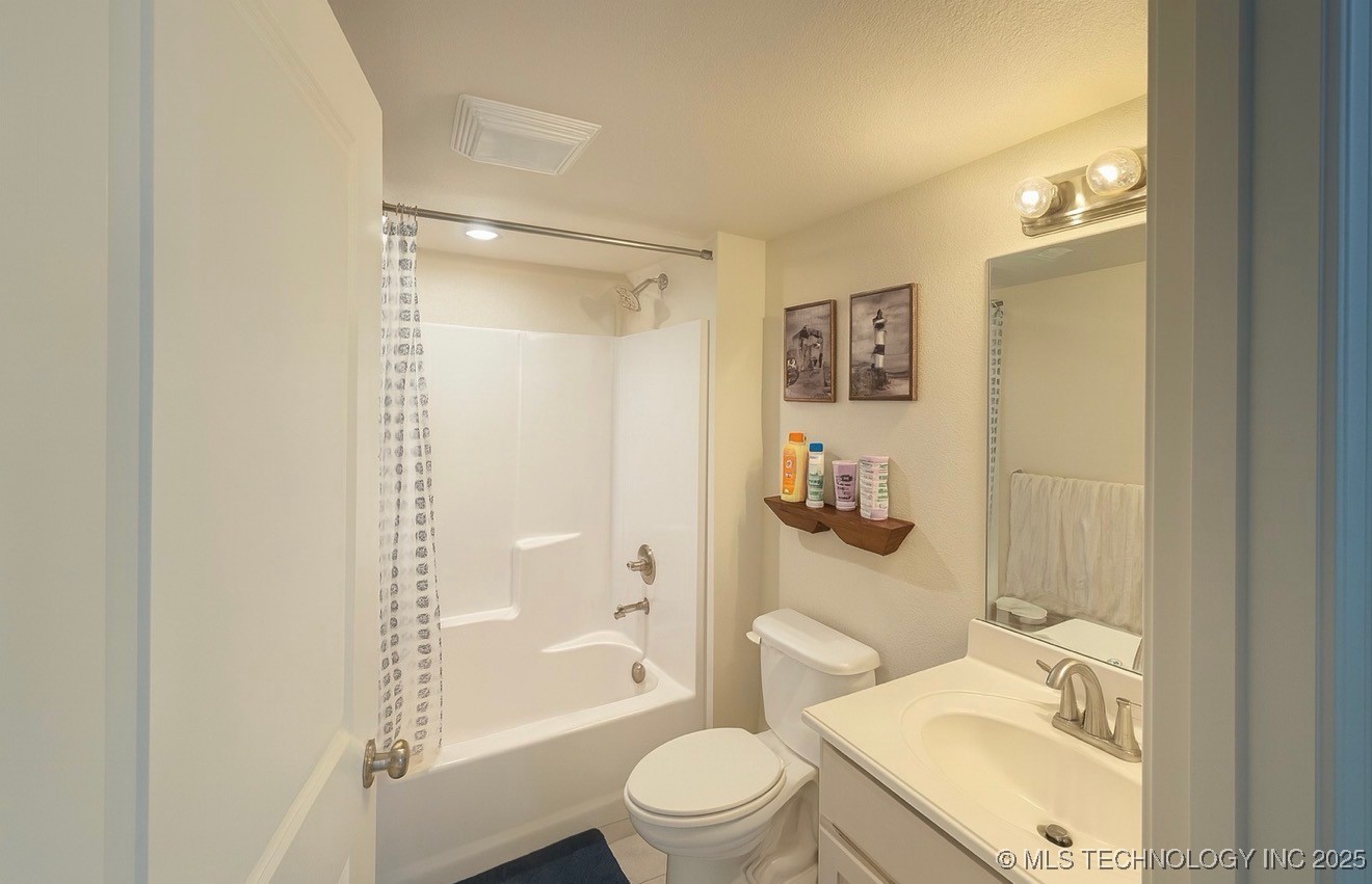 1235 N Trenton Avenue Property Photo 9