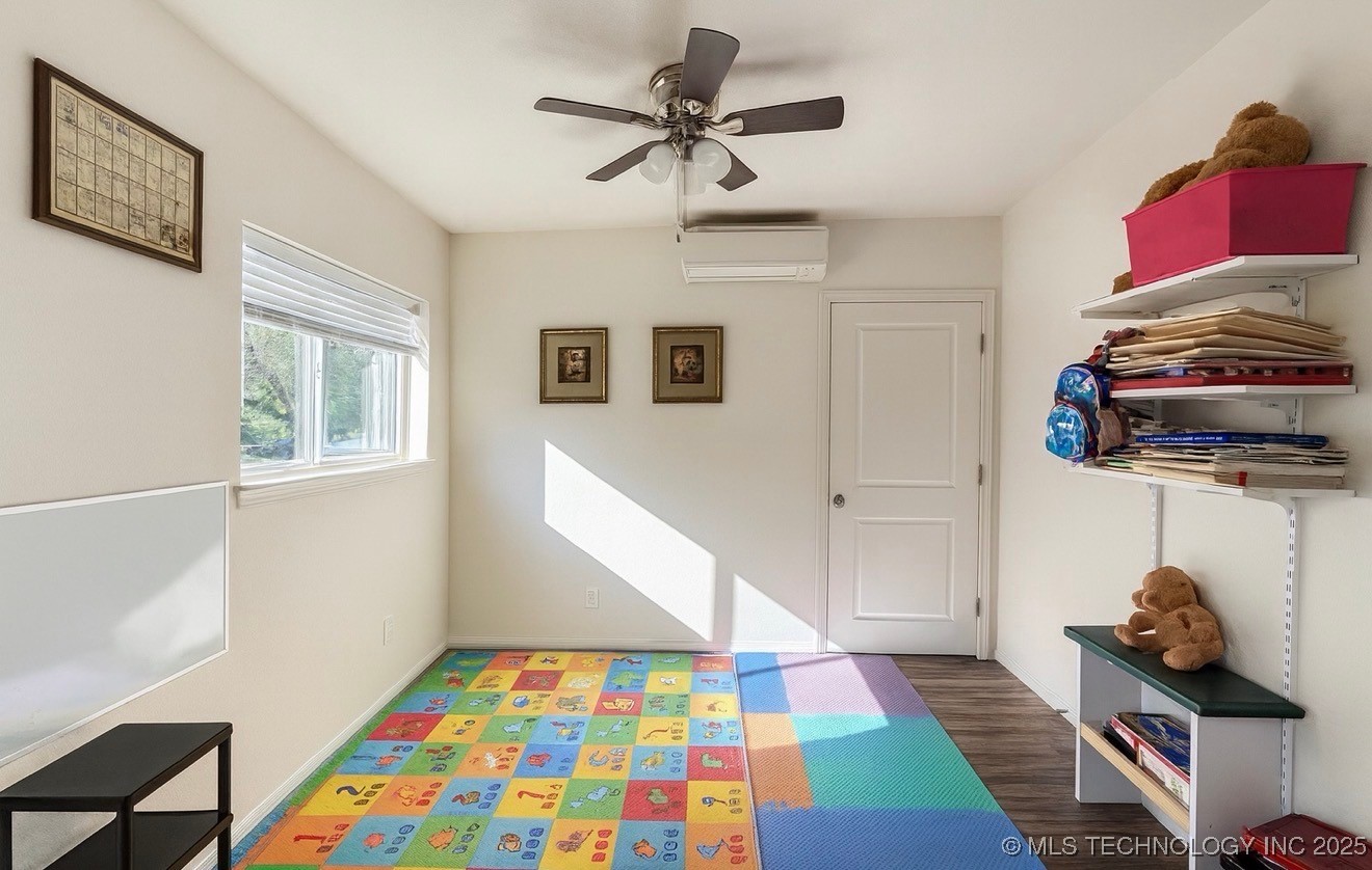 1235 N Trenton Avenue Property Photo 11