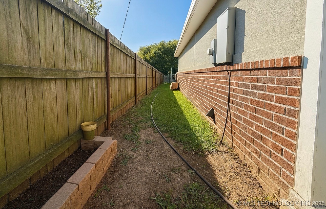 1235 N Trenton Avenue Property Photo 14